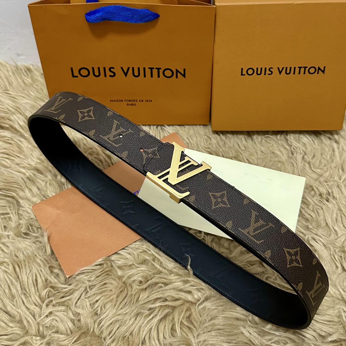 LV.路易威登 宽40MM双面原版小牛皮 搭配单钌钯电镀扣 完美的手感.油边 出众的设计.风格 高贵奢华