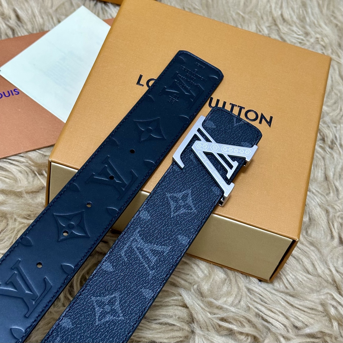 LV.路易威登 宽40MM双面原版小牛皮 搭配单钌钯电镀扣 完美的手感.油边 出众的设计.风格 高贵奢华