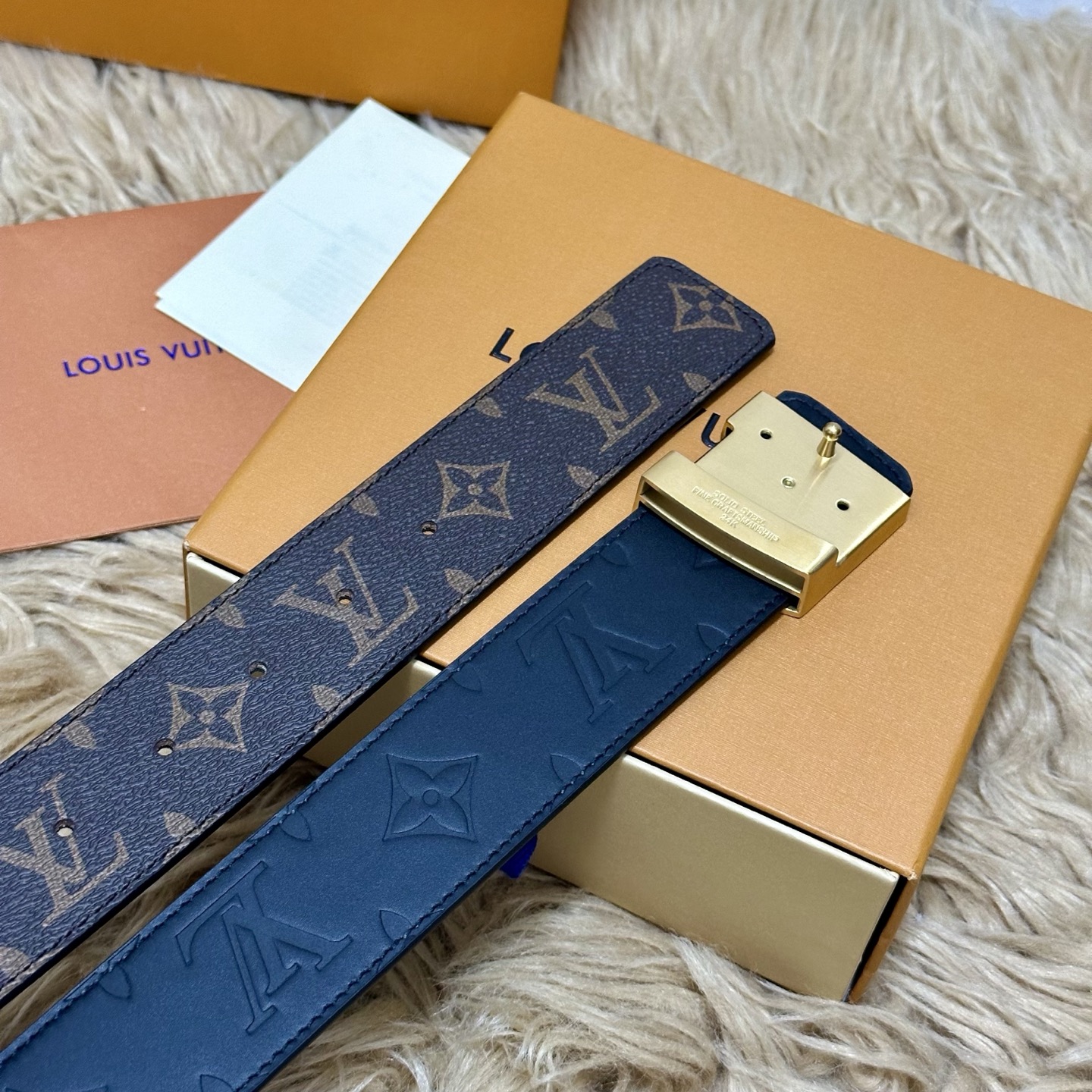 LV.路易威登 宽40MM双面原版小牛皮 搭配单钌钯电镀扣 完美的手感.油边 出众的设计.风格 高贵奢华