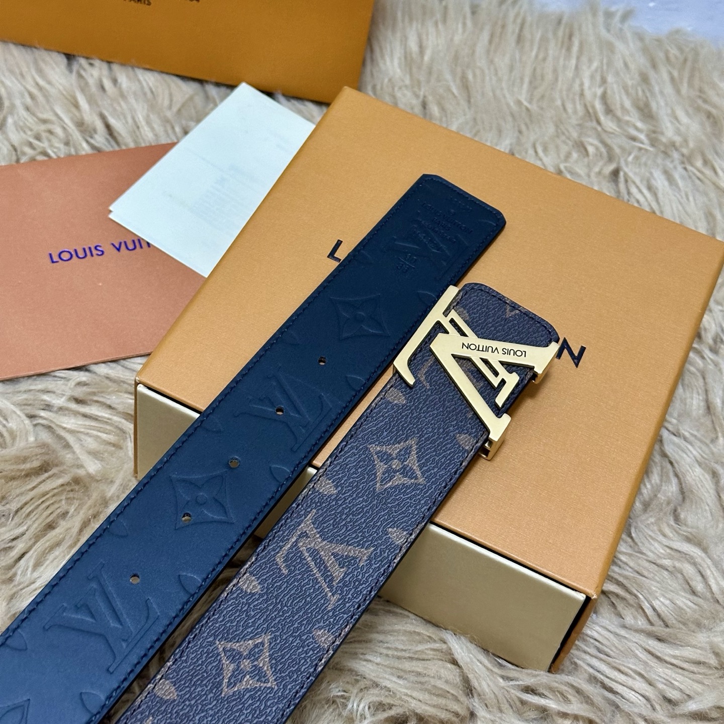 LV.路易威登 宽40MM双面原版小牛皮 搭配单钌钯电镀扣 完美的手感.油边 出众的设计.风格 高贵奢华