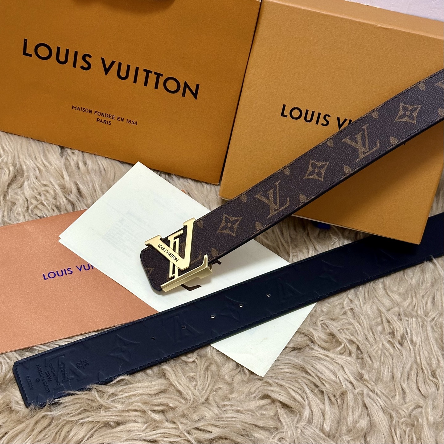 LV.路易威登 宽40MM双面原版小牛皮 搭配单钌钯电镀扣 完美的手感.油边 出众的设计.风格 高贵奢华