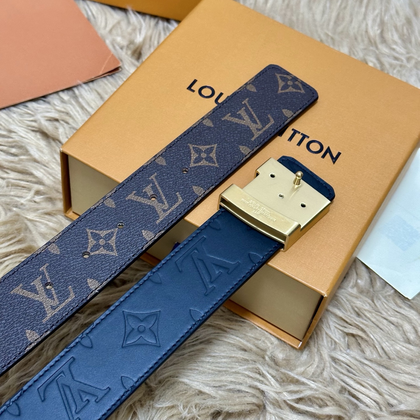 LV.路易威登 宽40MM双面原版小牛皮 搭配单钌钯电镀扣 完美的手感.油边 出众的设计.风格 高贵奢华