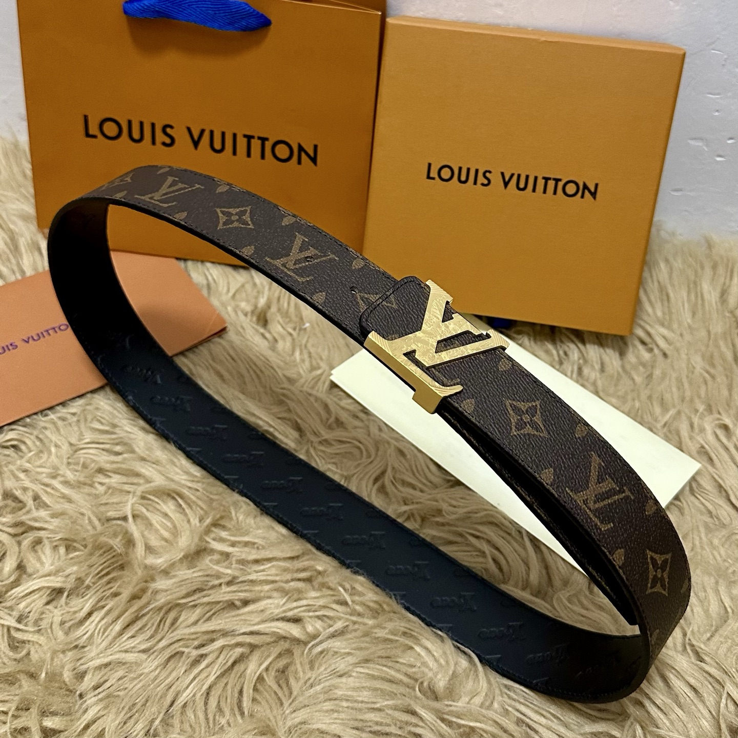 LV.路易威登 宽40MM双面原版小牛皮 搭配单钌钯电镀扣 完美的手感.油边 出众的设计.风格 高贵奢华