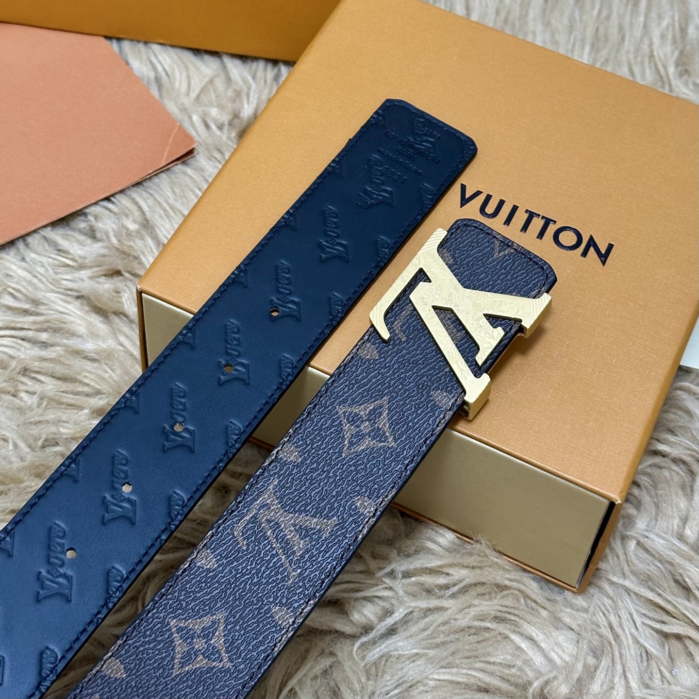 LV.路易威登 宽40MM双面原版小牛皮 搭配单钌钯电镀扣 完美的手感.油边 出众的设计.风格 高贵奢华