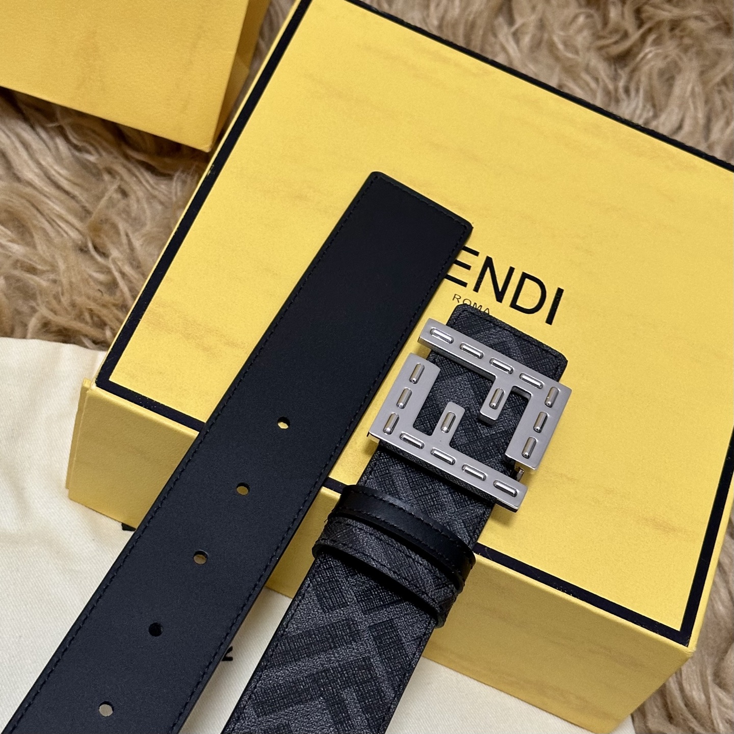 FENDI（芬迪）专柜同款 宽4.0CM 双环正反用腰带 FF按钉搭扣 黑色Cuoio Romano皮革