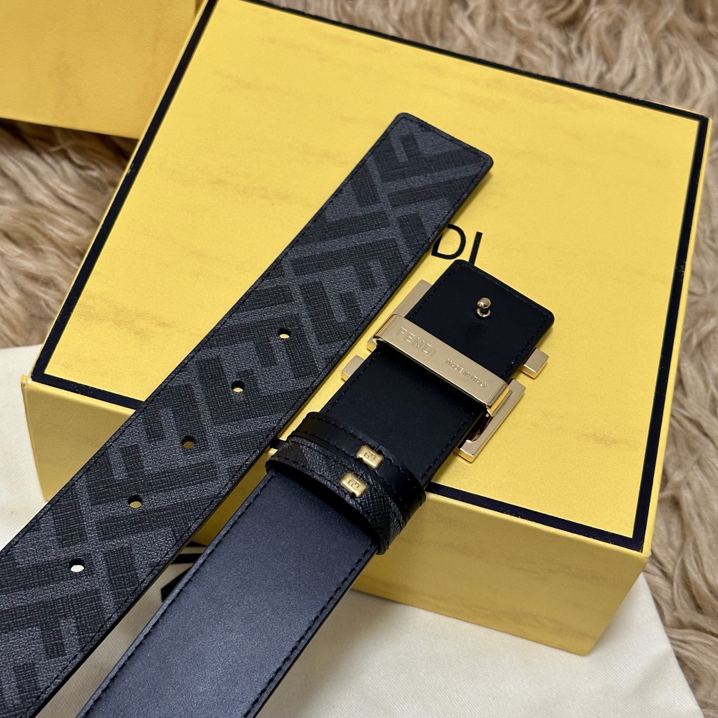 FENDI（芬迪）专柜同款 宽4.0CM 双环正反用腰带 FF按钉搭扣 黑色Cuoio Romano皮革