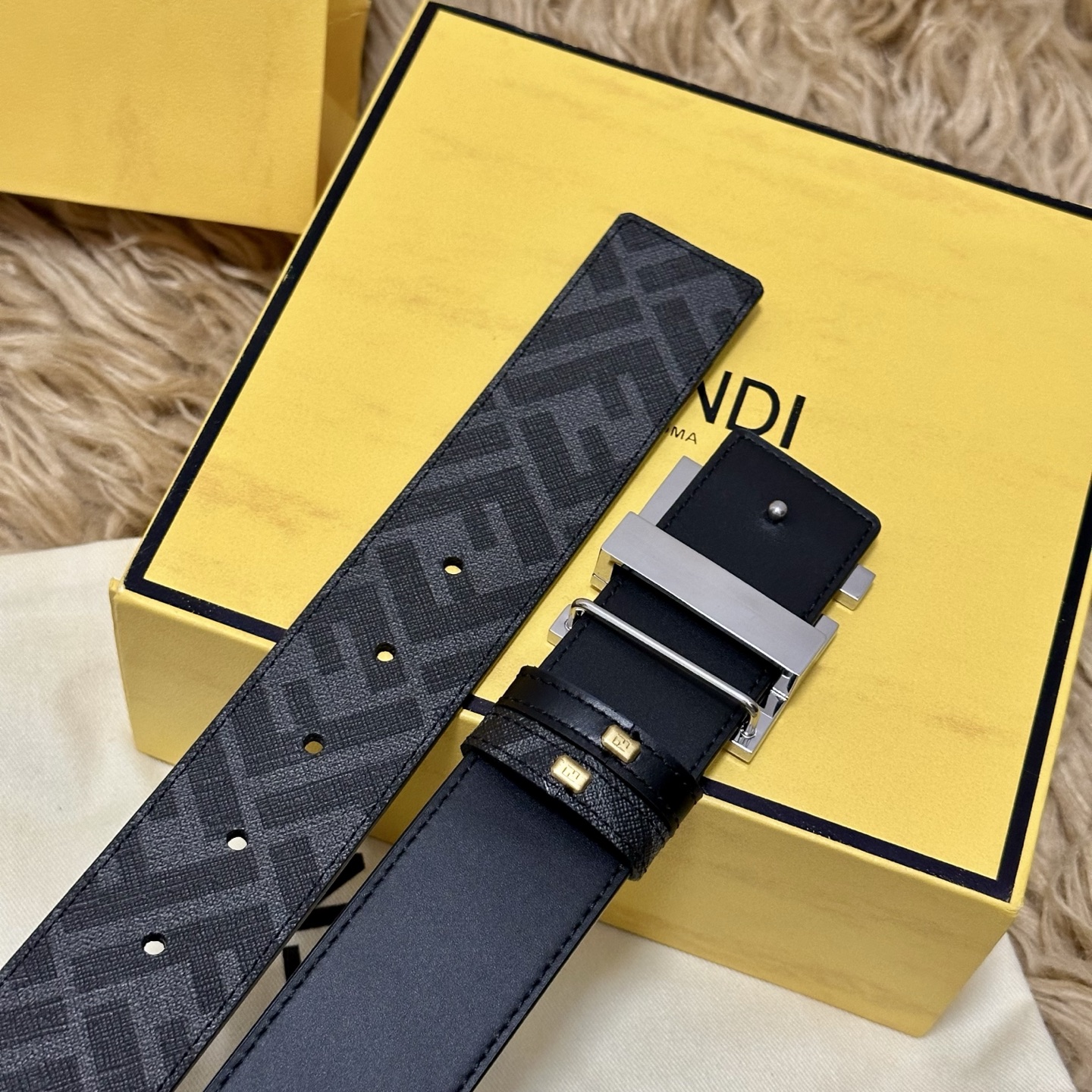 FENDI（芬迪）专柜同款 宽4.0CM 双环正反用腰带 FF按钉搭扣 黑色Cuoio Romano皮革