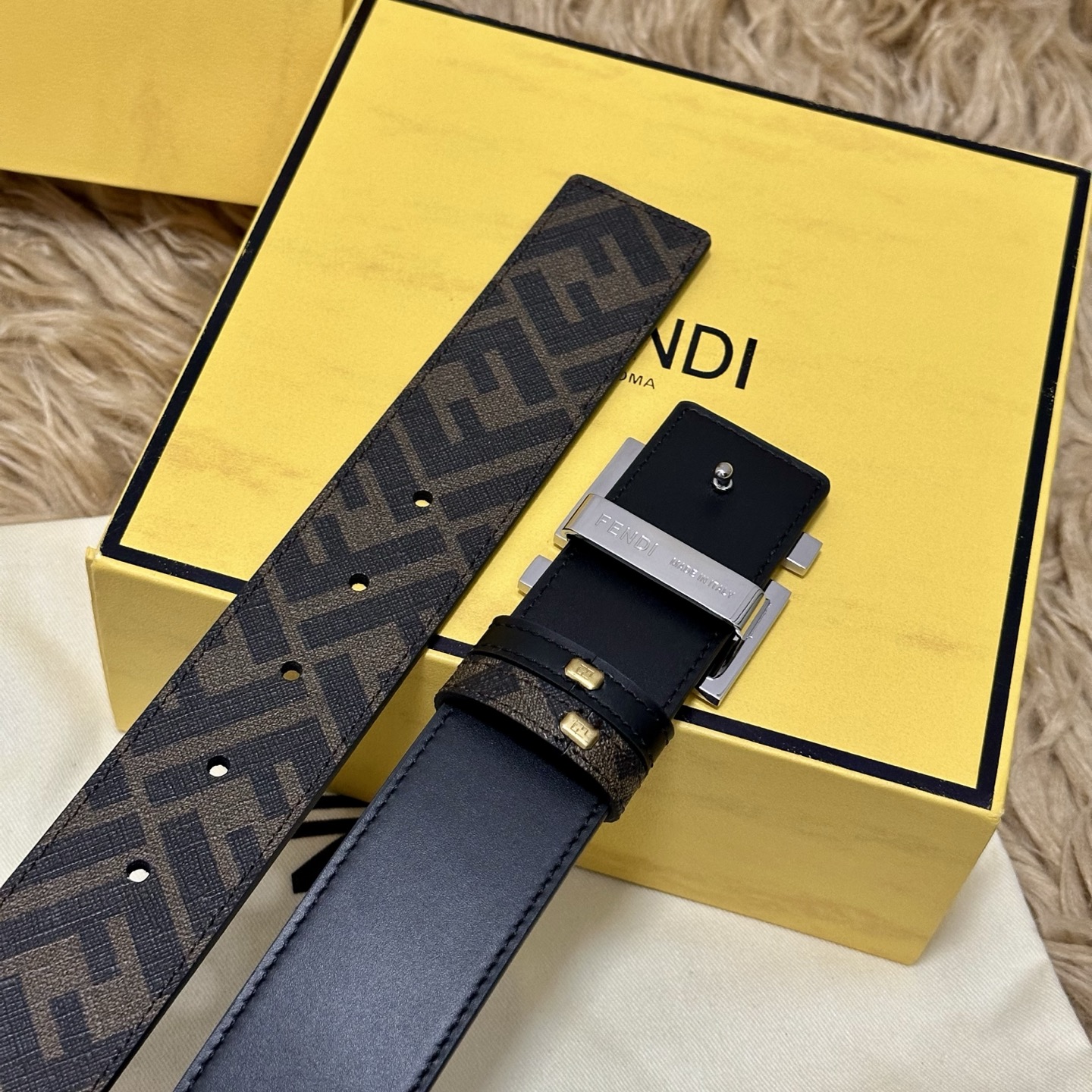 FENDI（芬迪）专柜同款 宽4.0CM 双环正反用腰带 FF按钉搭扣 黑色Cuoio Romano皮革