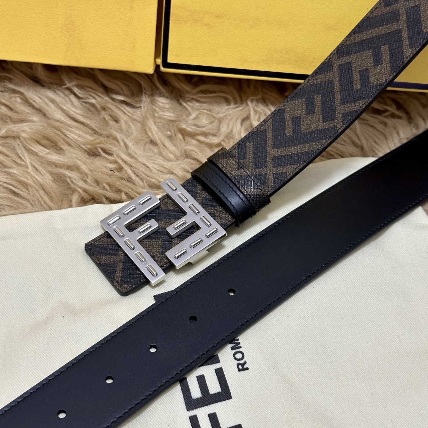 FENDI（芬迪）专柜同款 宽4.0CM 双环正反用腰带 FF按钉搭扣 黑色Cuoio Romano皮革