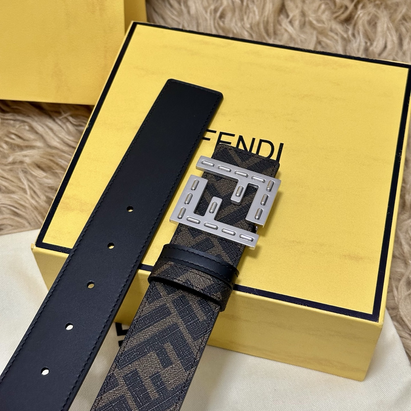 FENDI（芬迪）专柜同款 宽4.0CM 双环正反用腰带 FF按钉搭扣 黑色Cuoio Romano皮革