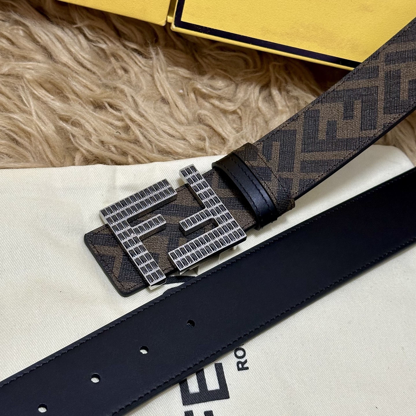 FENDI（芬迪）专柜同款 宽4.0CM 双环正反用腰带 FF按钉搭扣 黑色Cuoio Romano皮革