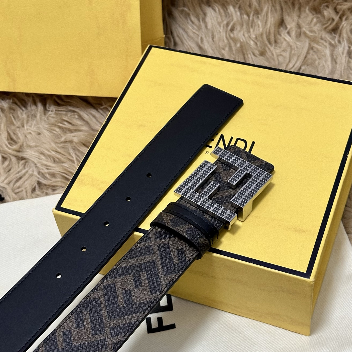 FENDI（芬迪）专柜同款 宽4.0CM 双环正反用腰带 FF按钉搭扣 黑色Cuoio Romano皮革