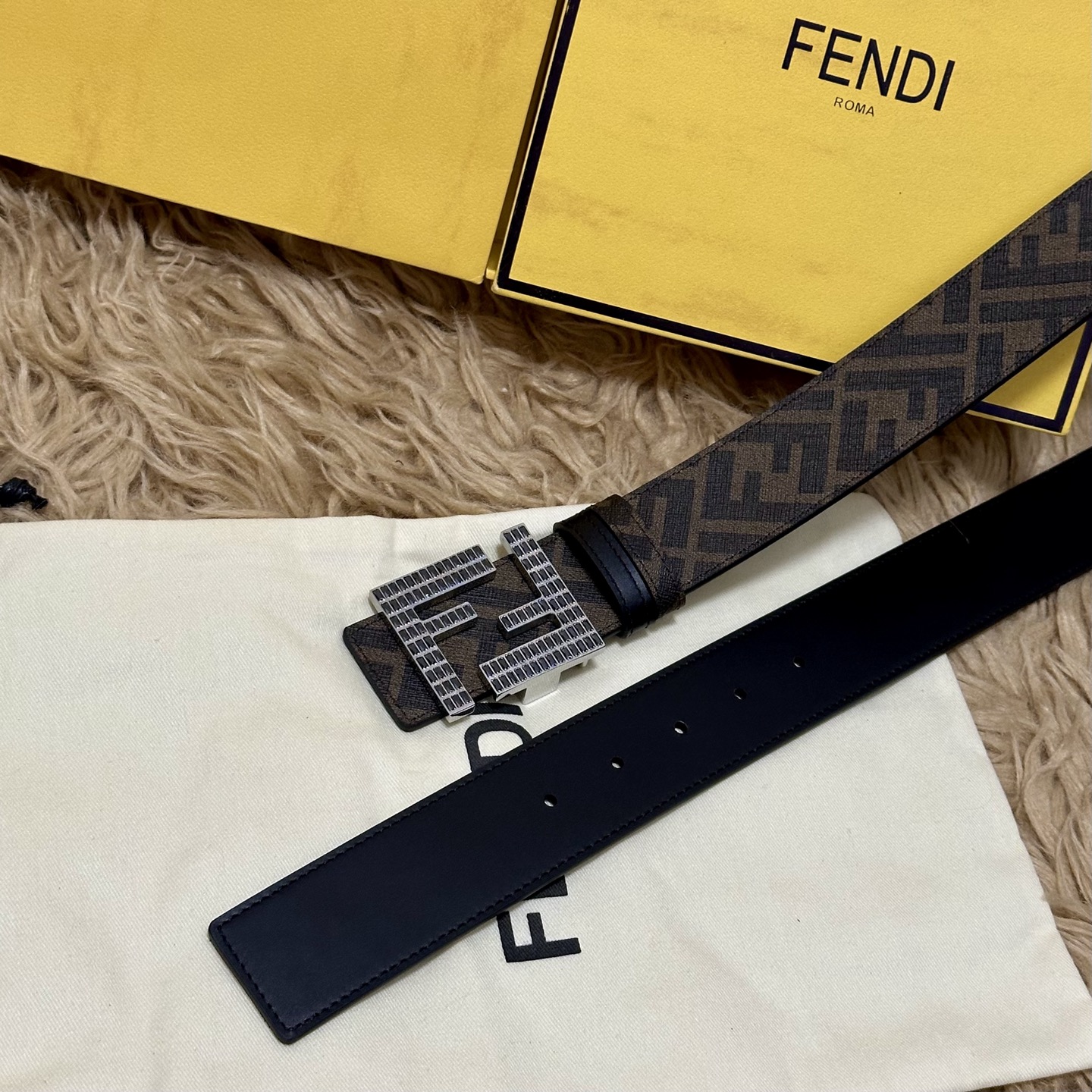 FENDI（芬迪）专柜同款 宽4.0CM 双环正反用腰带 FF按钉搭扣 黑色Cuoio Romano皮革