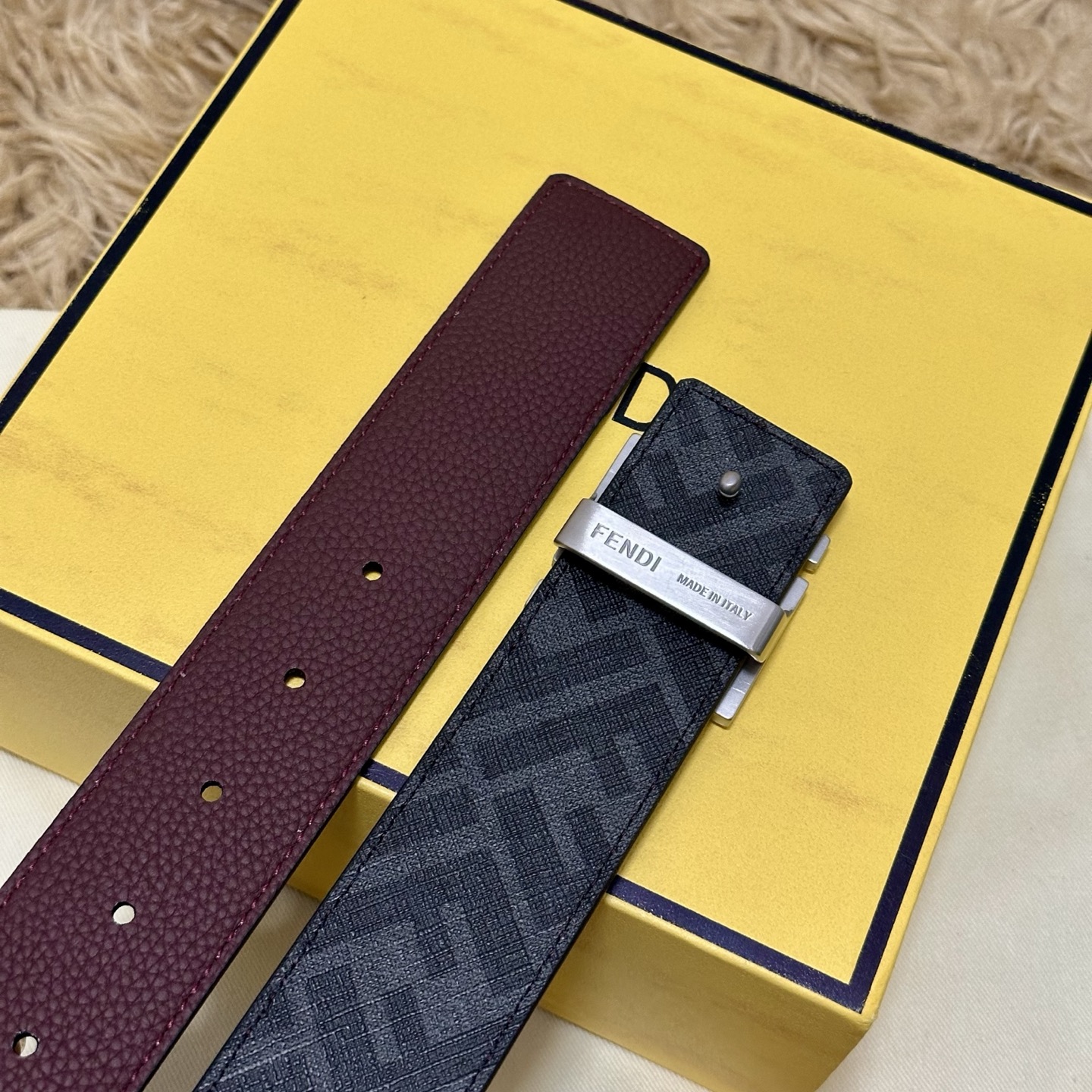 FENDI（芬迪）专柜同款 宽4.0CM 双环正反用腰带 FF按钉搭扣 酒红色Cuoio Romano皮