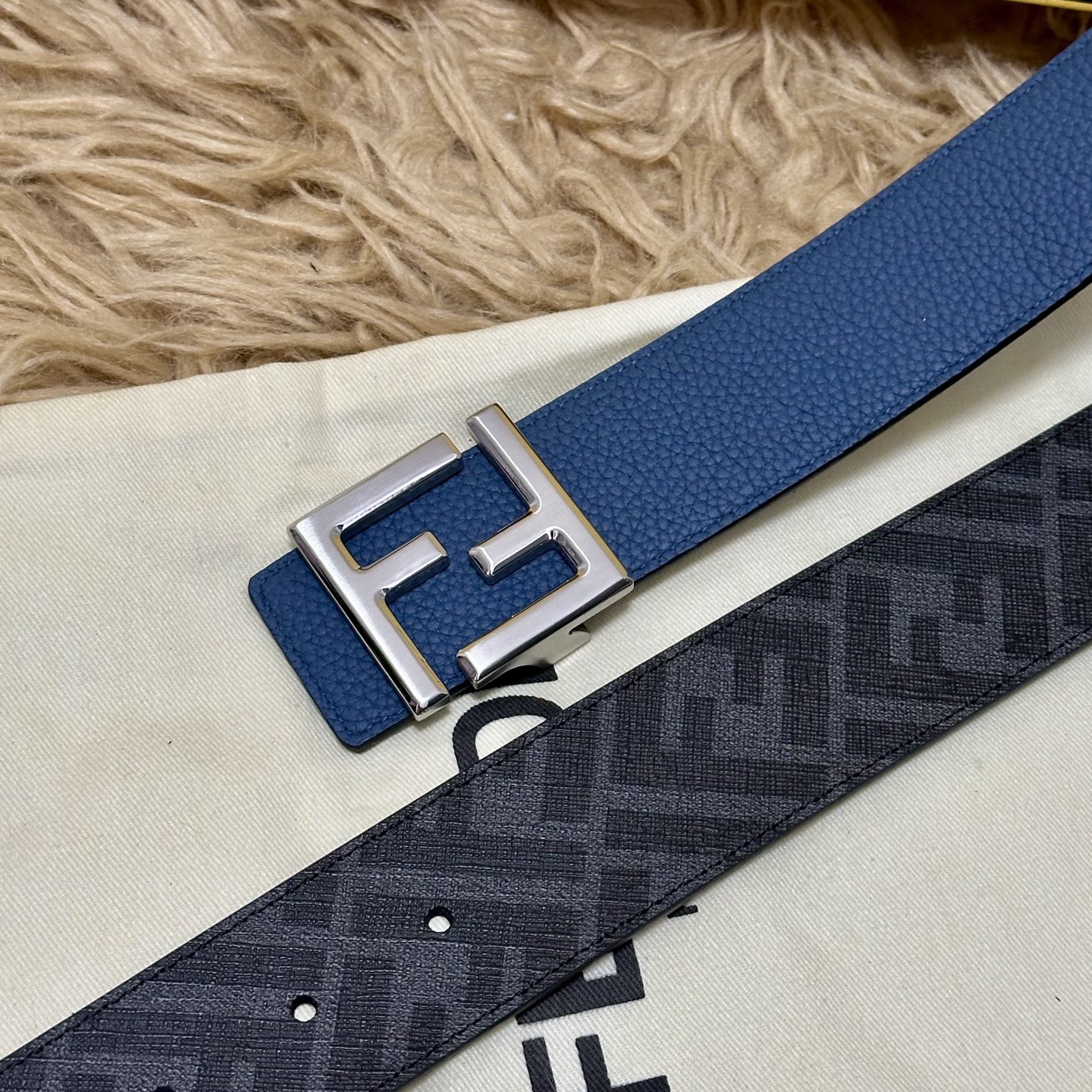 FENDI（芬迪）专柜同款 宽4.0CM 双环正反用腰带 FF按钉搭扣 浅兰色Cuoio Romano皮