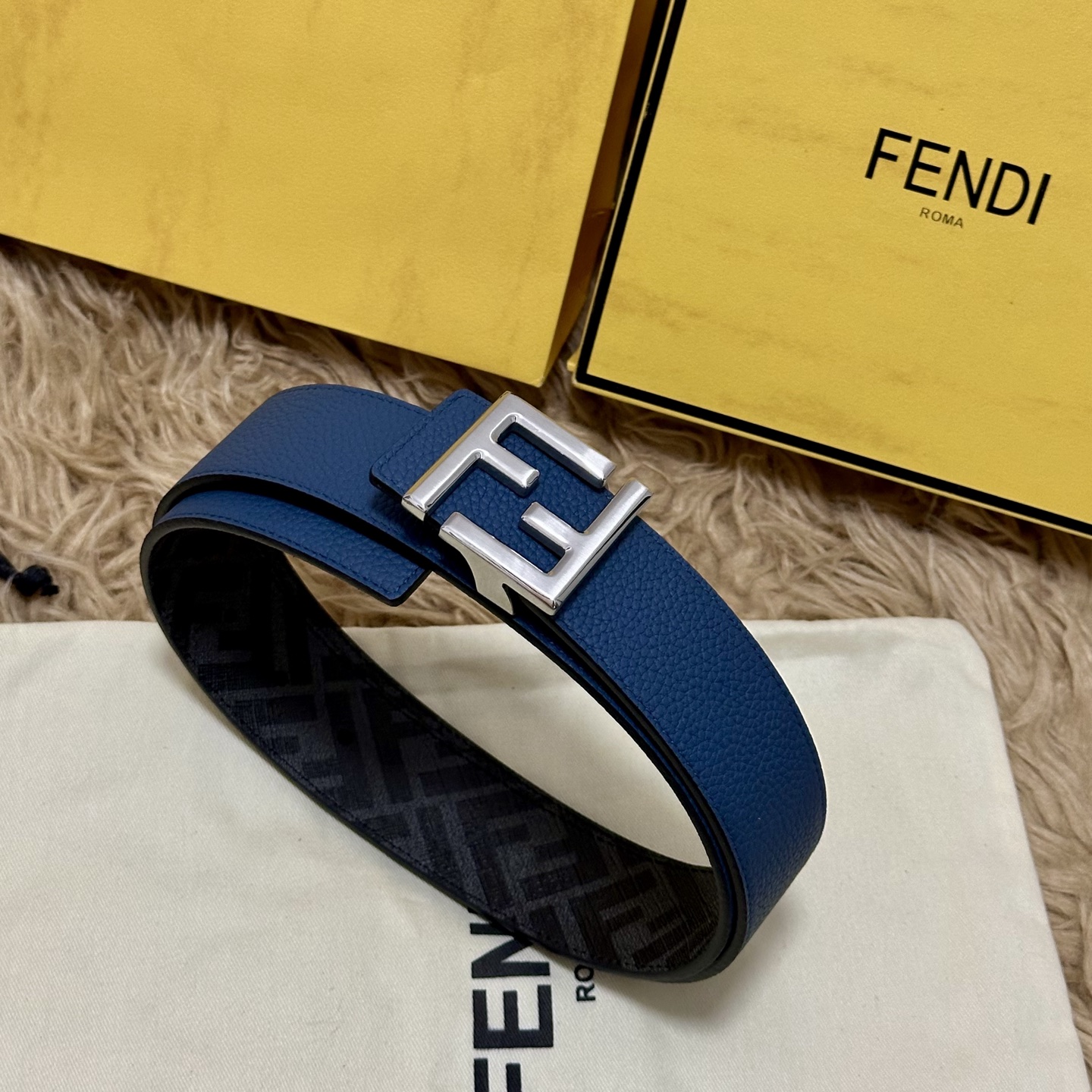 FENDI（芬迪）专柜同款 宽4.0CM 双环正反用腰带 FF按钉搭扣 浅兰色Cuoio Romano皮
