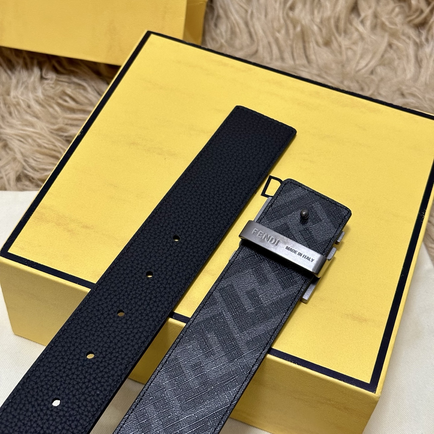 FENDI（芬迪）专柜同款 宽4.0CM 双环正反用腰带 FF按钉搭扣 黑色Cuoio Romano皮革