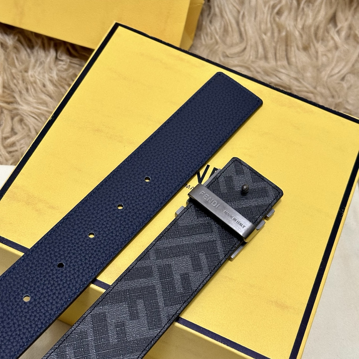 FENDI（芬迪）专柜同款 宽4.0CM 双环正反用腰带 FF按钉搭扣 深兰色Cuoio Romano皮