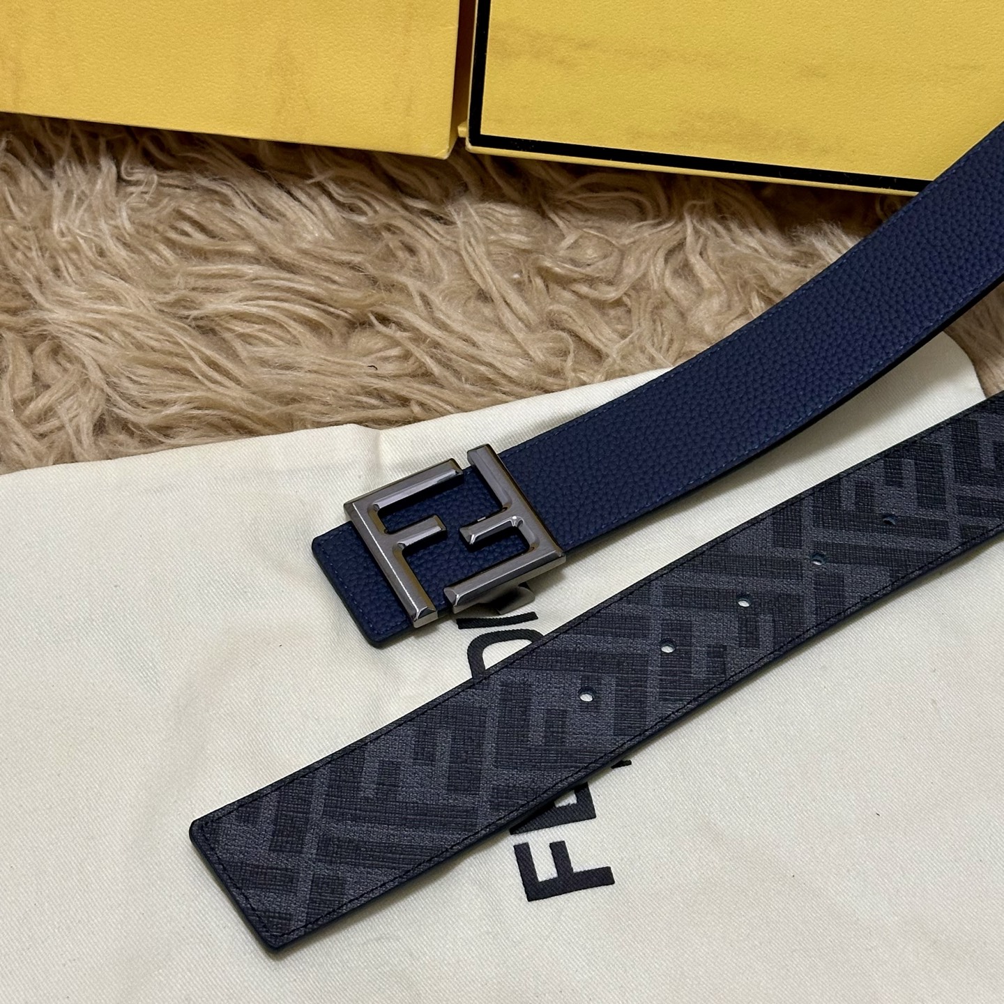 FENDI（芬迪）专柜同款 宽4.0CM 双环正反用腰带 FF按钉搭扣 深兰色Cuoio Romano皮