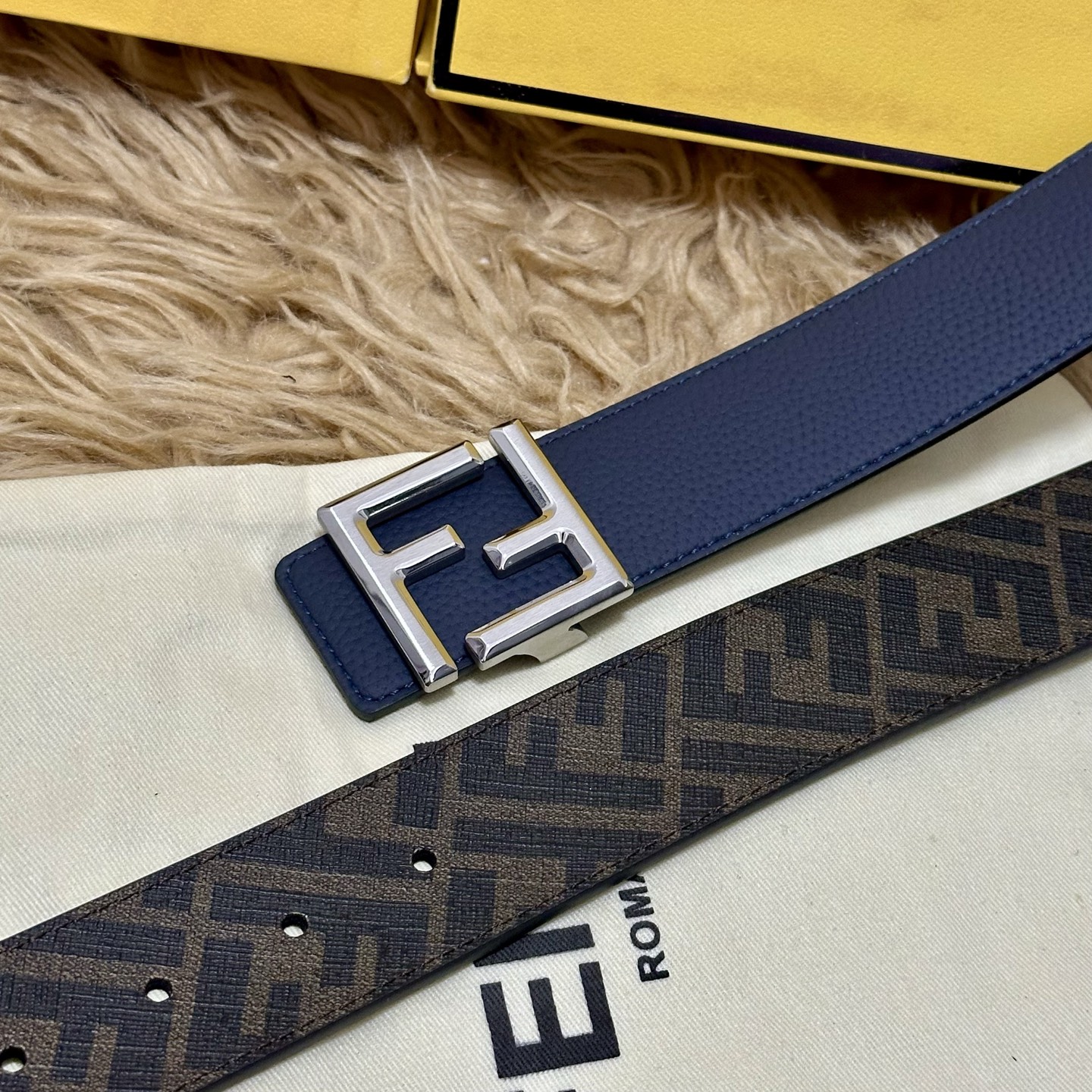 FENDI（芬迪）专柜同款 宽4.0CM 双环正反用腰带 FF按钉搭扣 深兰色Cuoio Romano皮