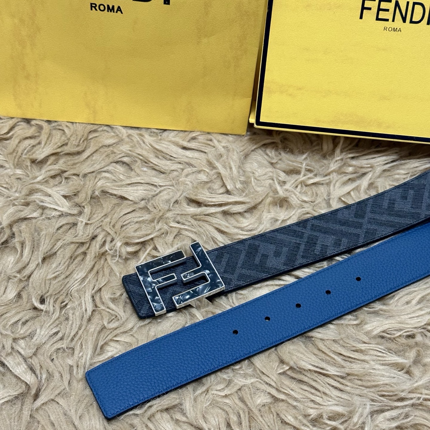 FENDI（芬迪）专柜同款 宽4.0CM 双环正反用腰带 FF按钉搭扣 浅兰色Cuoio Romano皮