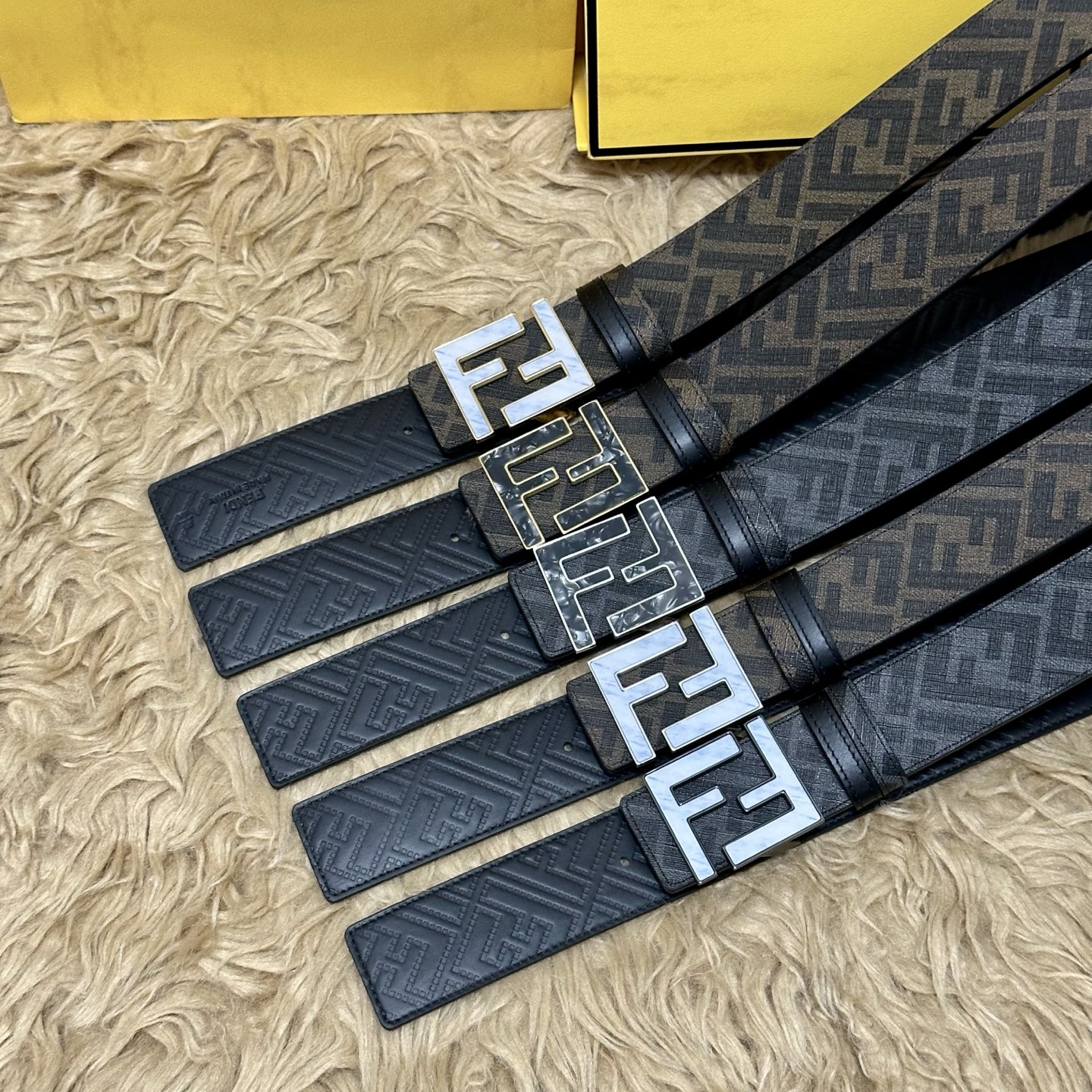 FENDI（芬迪）专柜同款 宽4.0CM 双环正反用腰带 FF按钉搭扣 黑色Cuoio Romano皮革