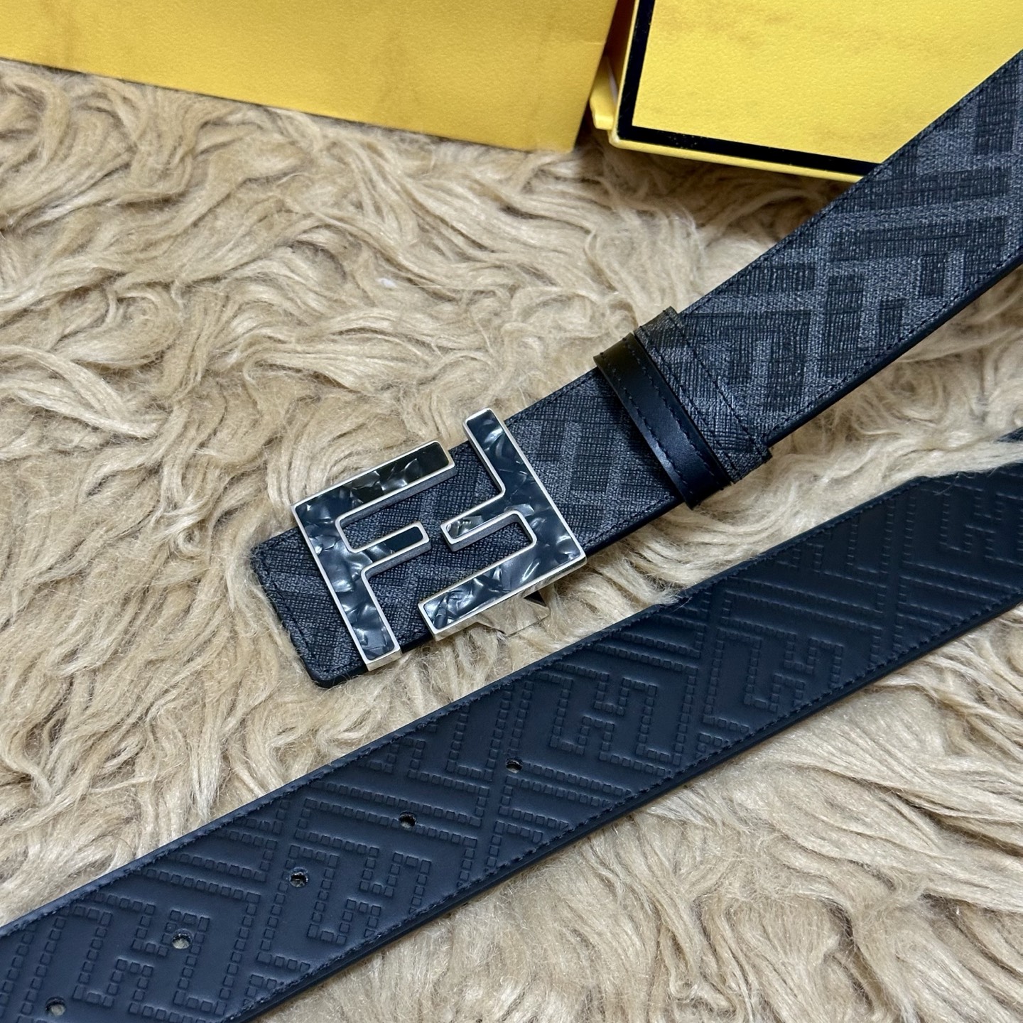 FENDI（芬迪）专柜同款 宽4.0CM 双环正反用腰带 FF按钉搭扣 黑色Cuoio Romano皮革