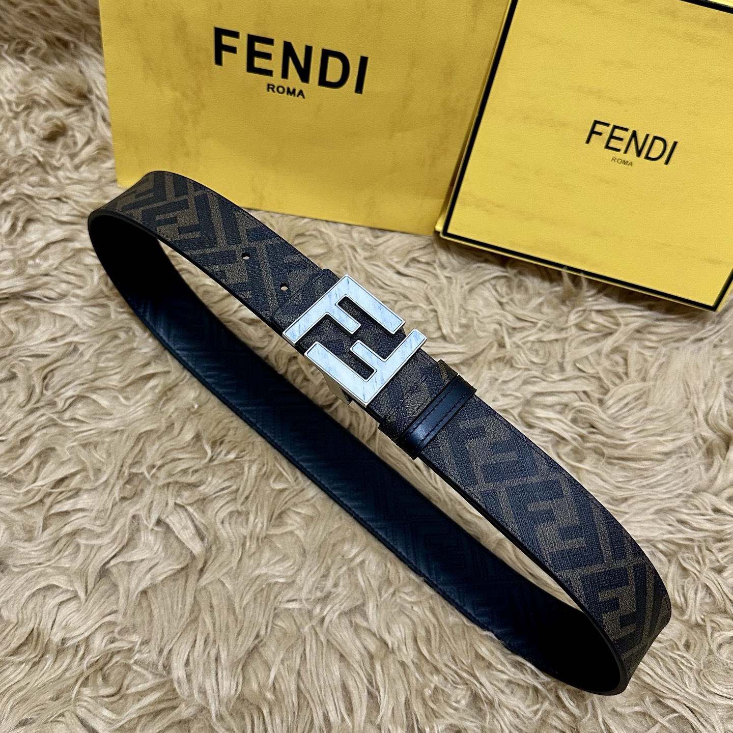 FENDI（芬迪）专柜同款 宽4.0CM 双环正反用腰带 FF按钉搭扣 黑色Cuoio Romano皮革