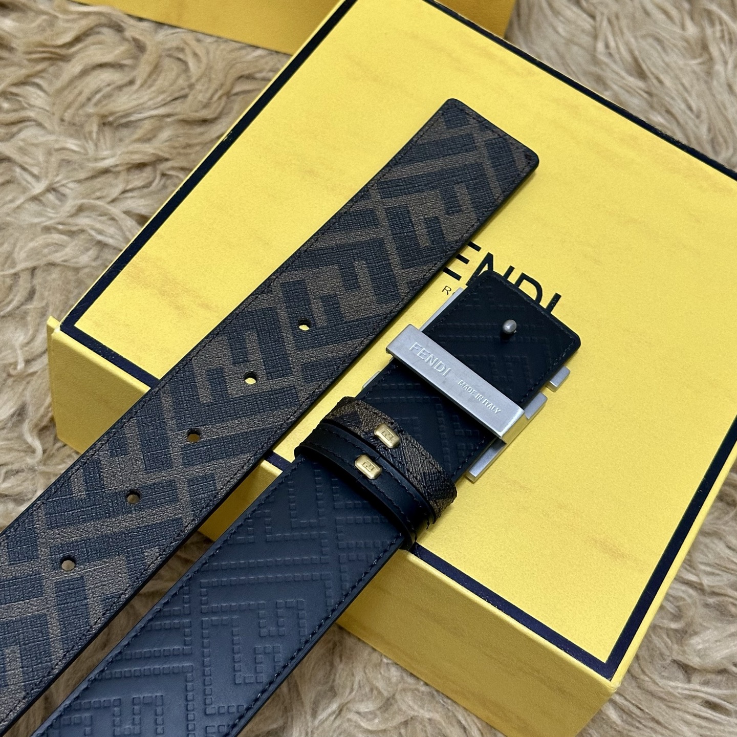 FENDI（芬迪）专柜同款 宽4.0CM 双环正反用腰带 FF按钉搭扣 黑色Cuoio Romano皮革