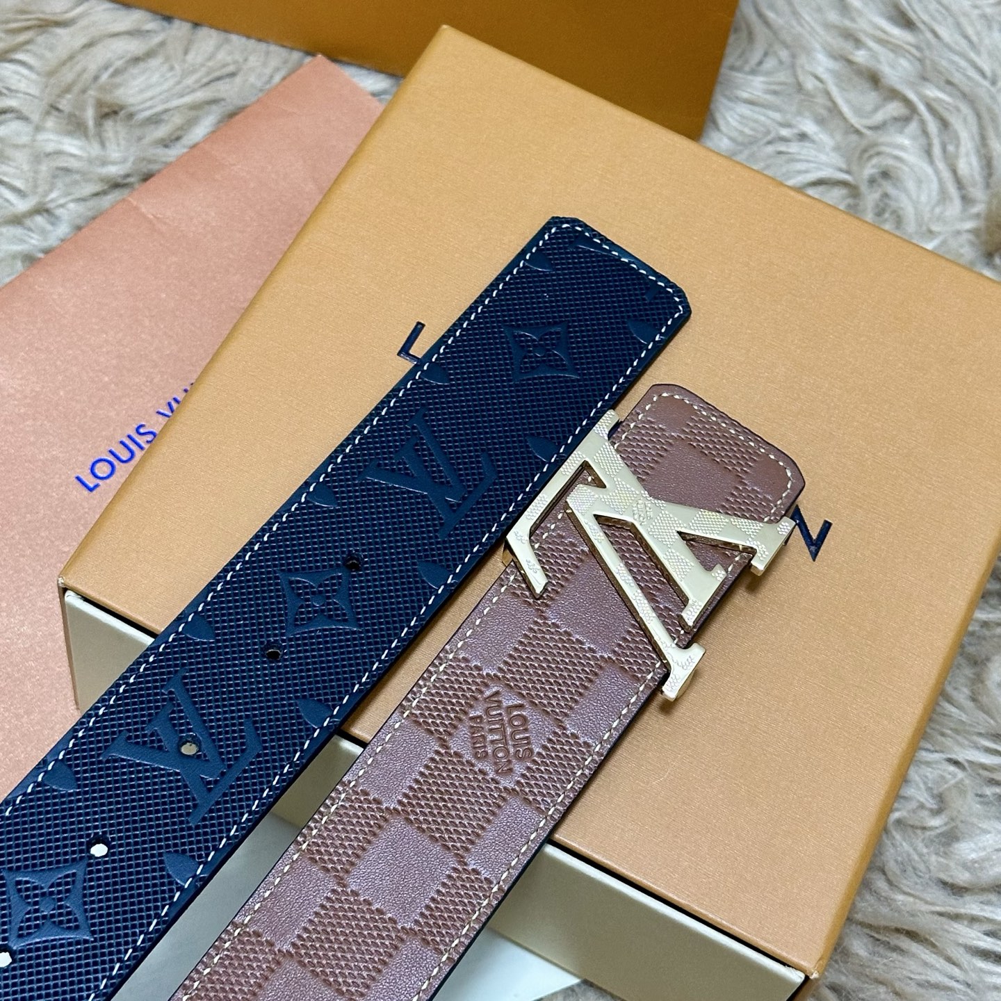 LV.路易威登 宽40MM双面原版小牛皮 搭配单钌钯电镀扣 完美的手感.油边 出众的设计.风格 高贵奢华