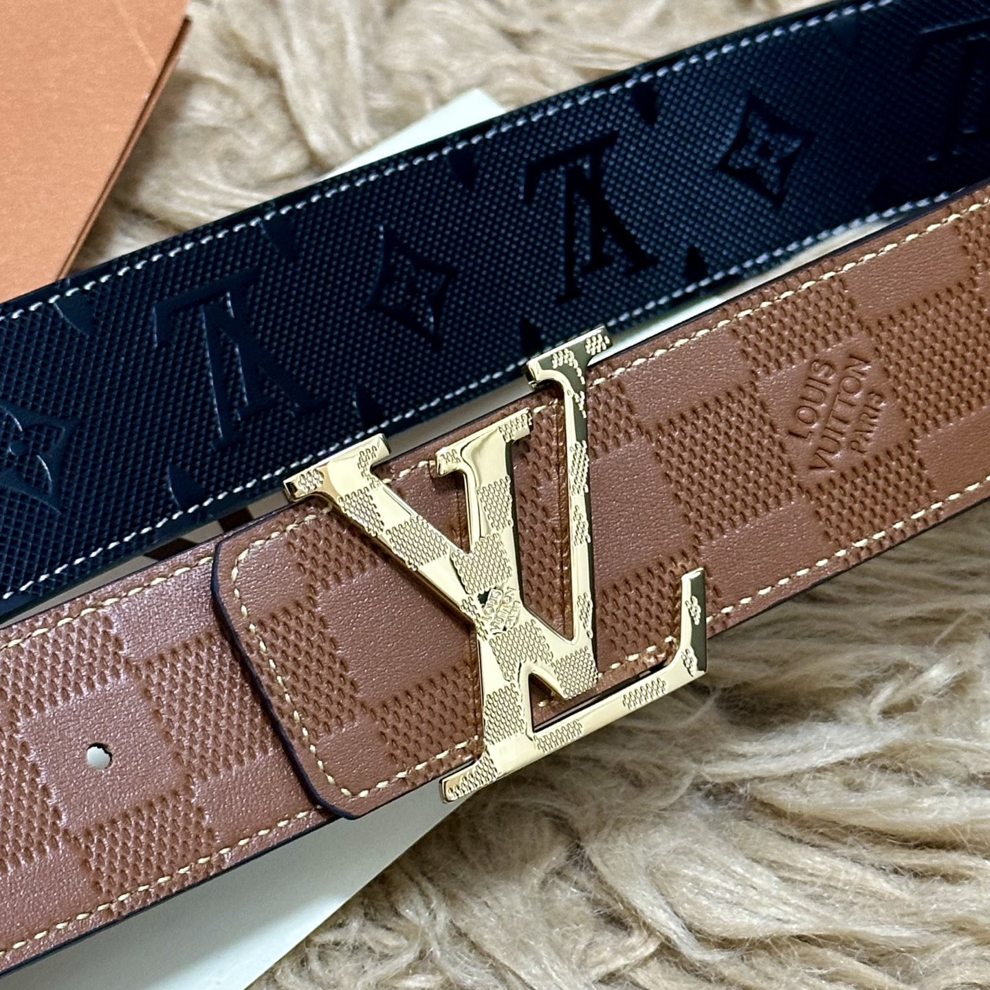 LV.路易威登 宽40MM双面原版小牛皮 搭配单钌钯电镀扣 完美的手感.油边 出众的设计.风格 高贵奢华