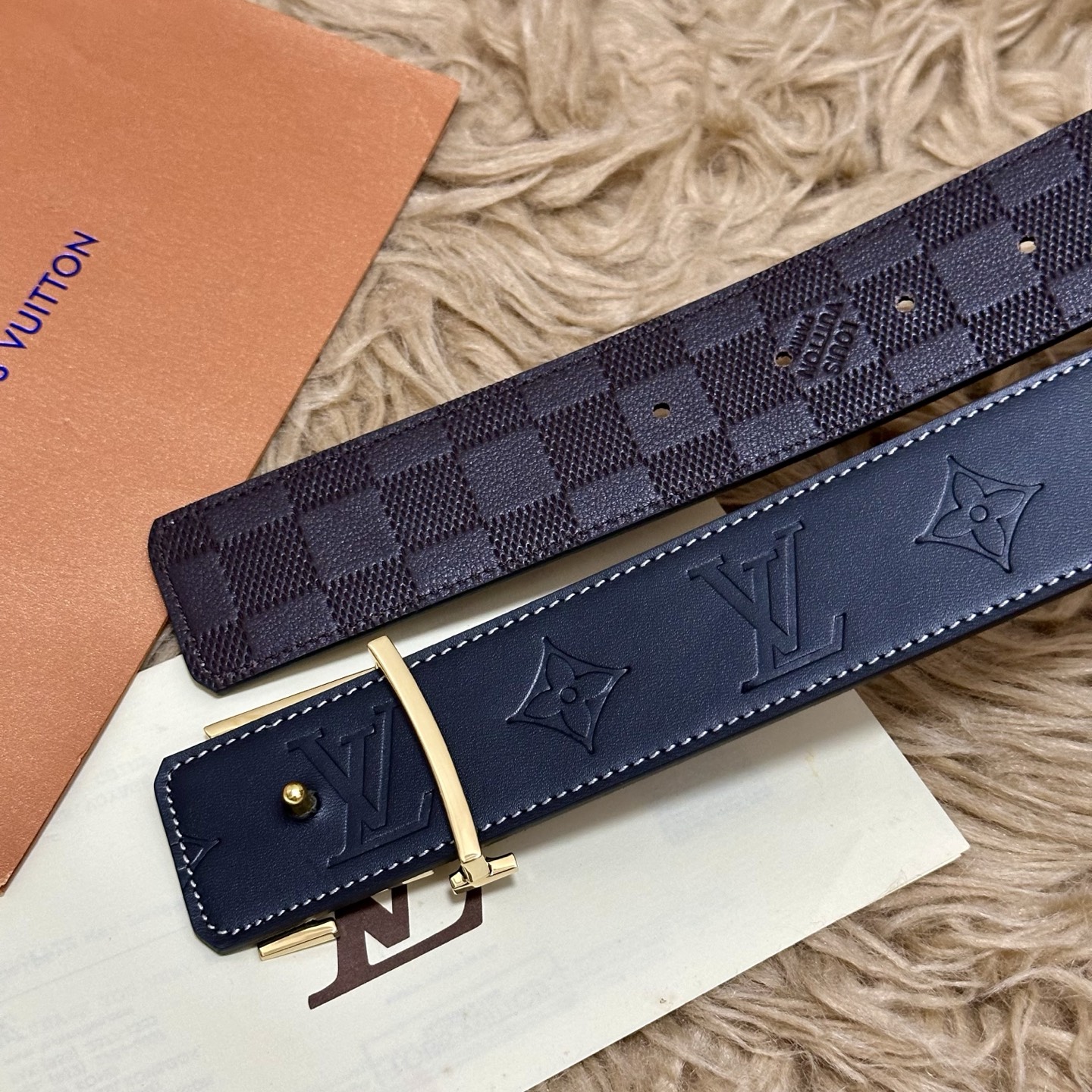 LV.路易威登 宽40MM双面原版小牛皮 搭配单钌钯电镀扣 完美的手感.油边 出众的设计.风格 高贵奢华