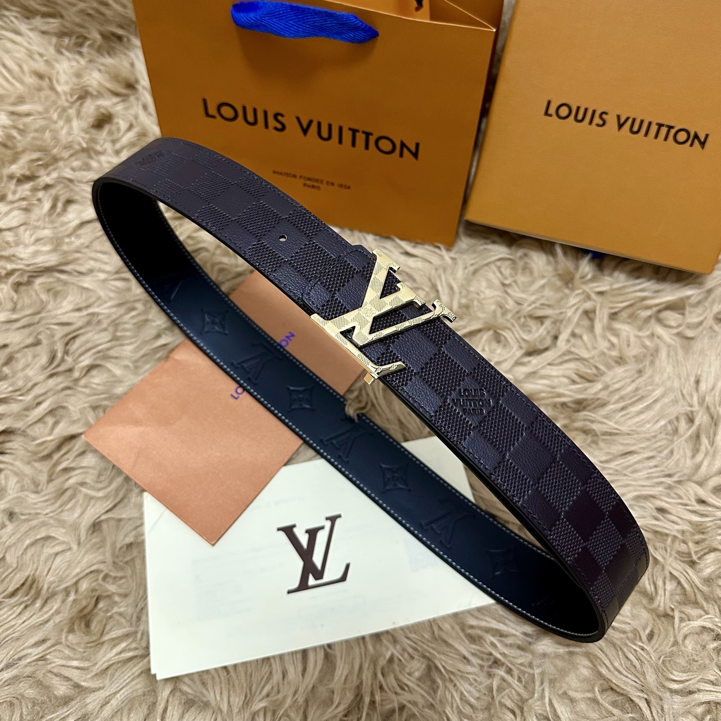 LV.路易威登 宽40MM双面原版小牛皮 搭配单钌钯电镀扣 完美的手感.油边 出众的设计.风格 高贵奢华