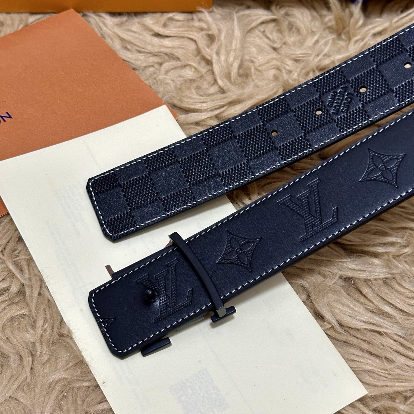 LV.路易威登 宽40MM双面原版小牛皮 搭配单钌钯电镀扣 完美的手感.油边 出众的设计.风格 高贵奢华