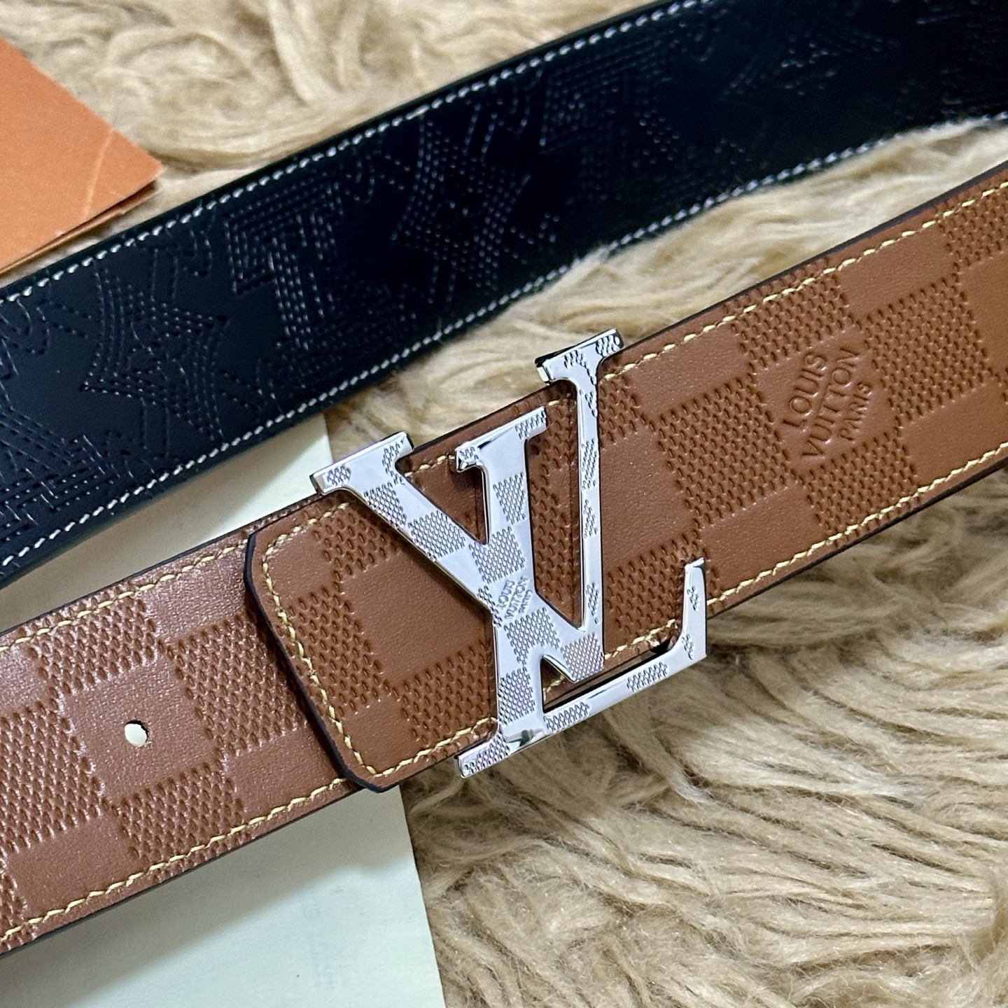 LV.路易威登 宽40MM双面原版小牛皮 搭配单钌钯电镀扣 完美的手感.油边 出众的设计.风格 高贵奢华