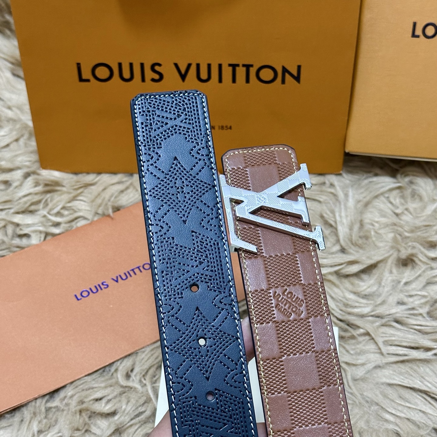 LV.路易威登 宽40MM双面原版小牛皮 搭配单钌钯电镀扣 完美的手感.油边 出众的设计.风格 高贵奢华