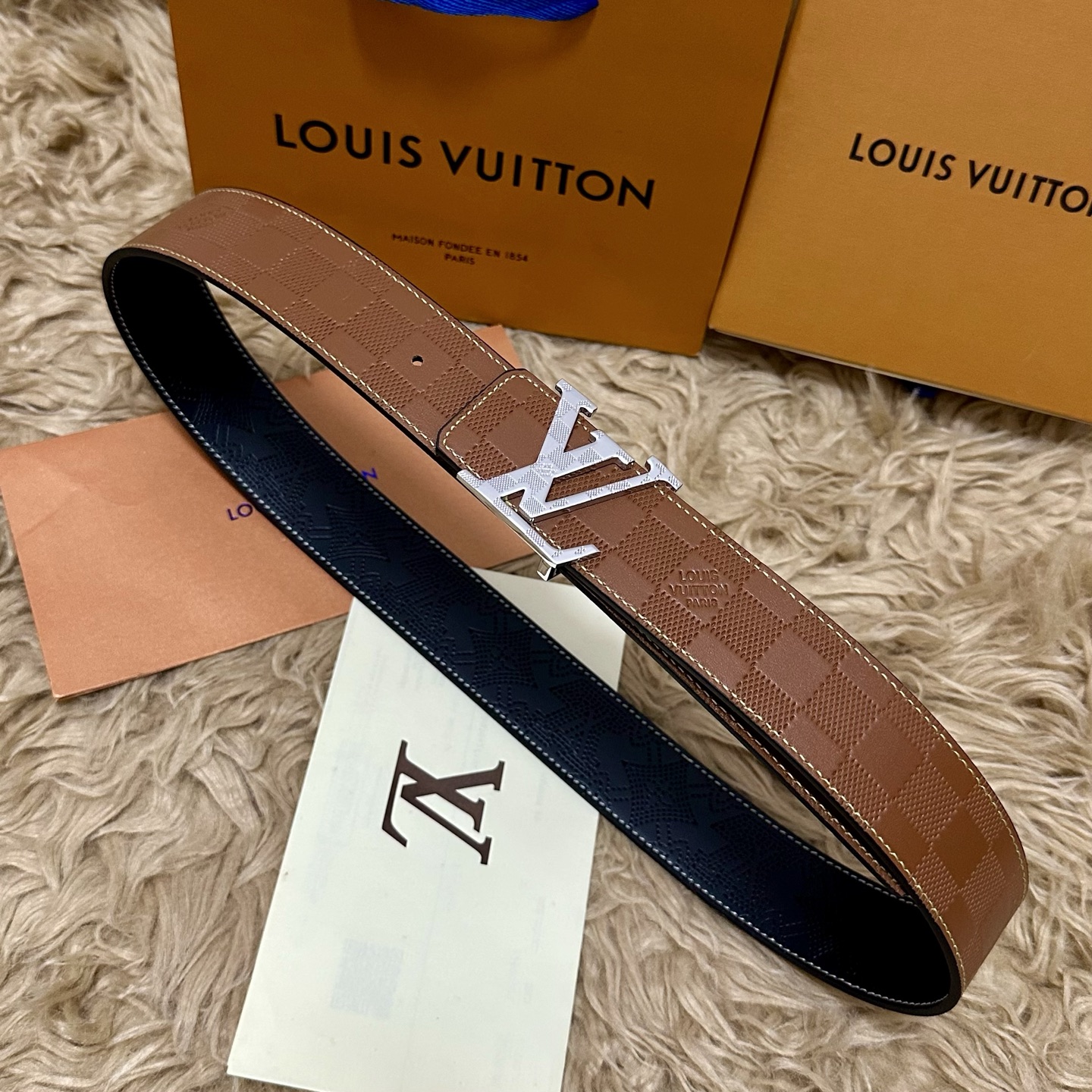 LV.路易威登 宽40MM双面原版小牛皮 搭配单钌钯电镀扣 完美的手感.油边 出众的设计.风格 高贵奢华