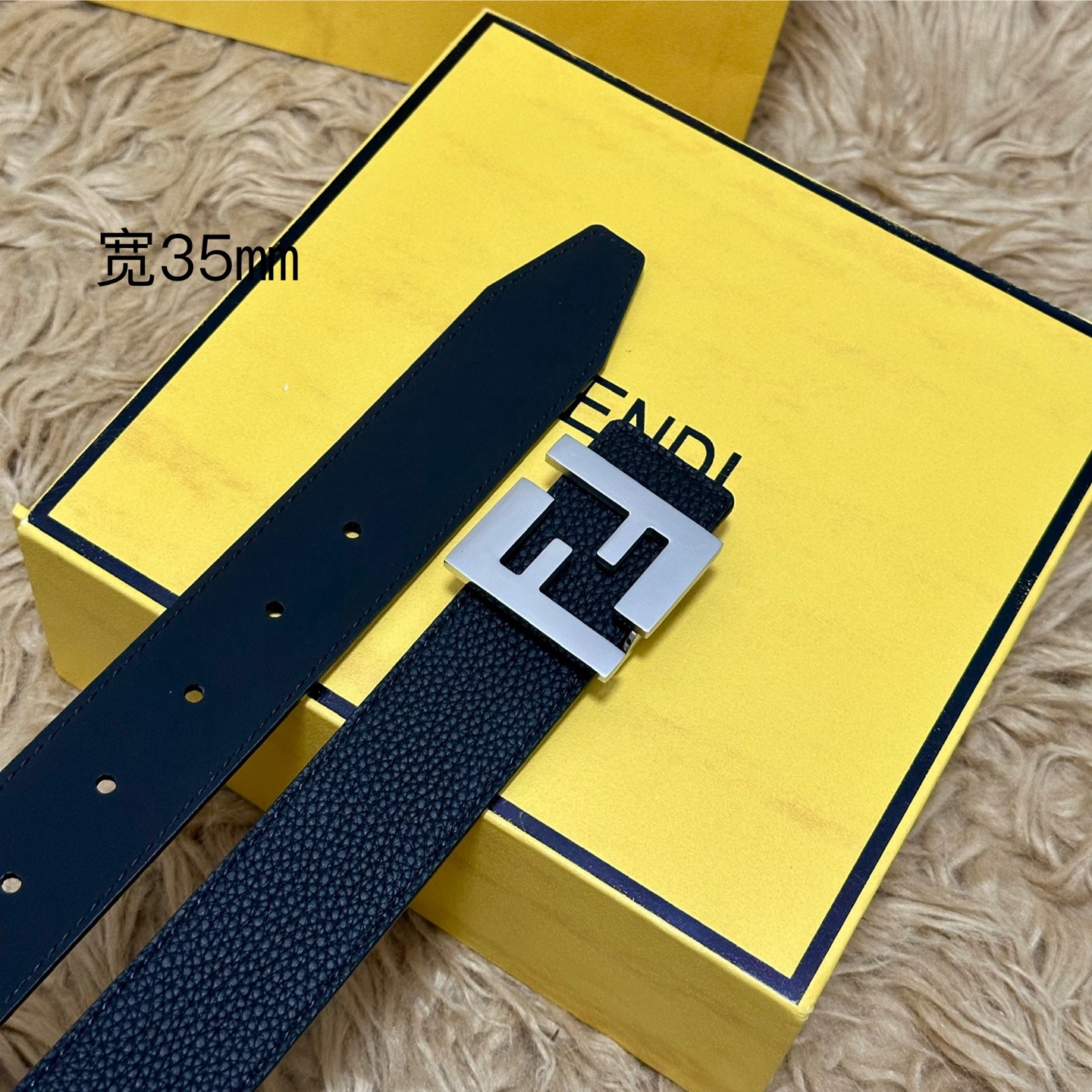FENDl（芬迪）专柜同款 宽35㎜ 双面头层牛皮制作 搭配经典FF纯铜扣 经典时尚 潮流系列 一流的做