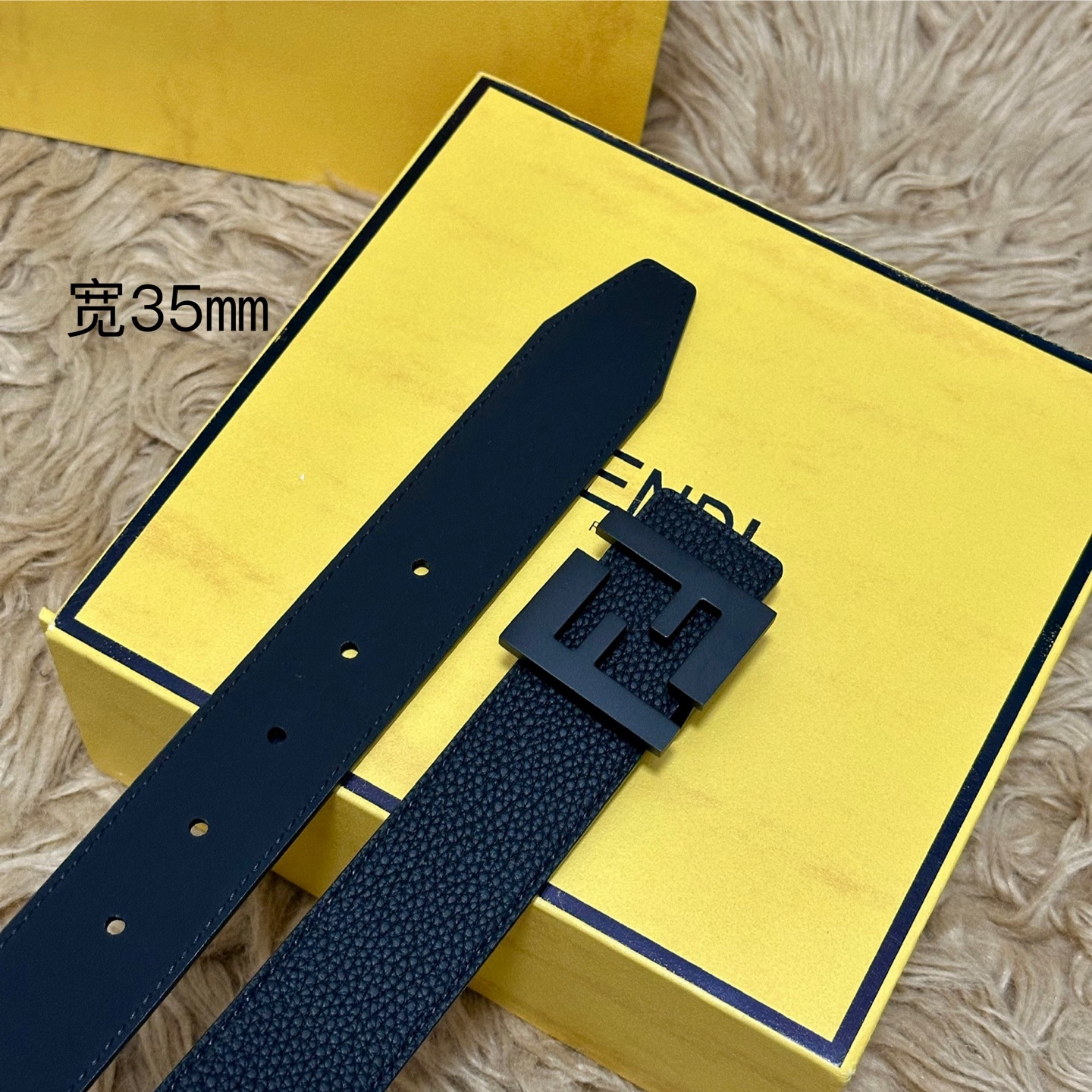 FENDl（芬迪）专柜同款 宽35㎜ 双面头层牛皮制作 搭配经典FF纯铜扣 经典时尚 潮流系列 一流的做