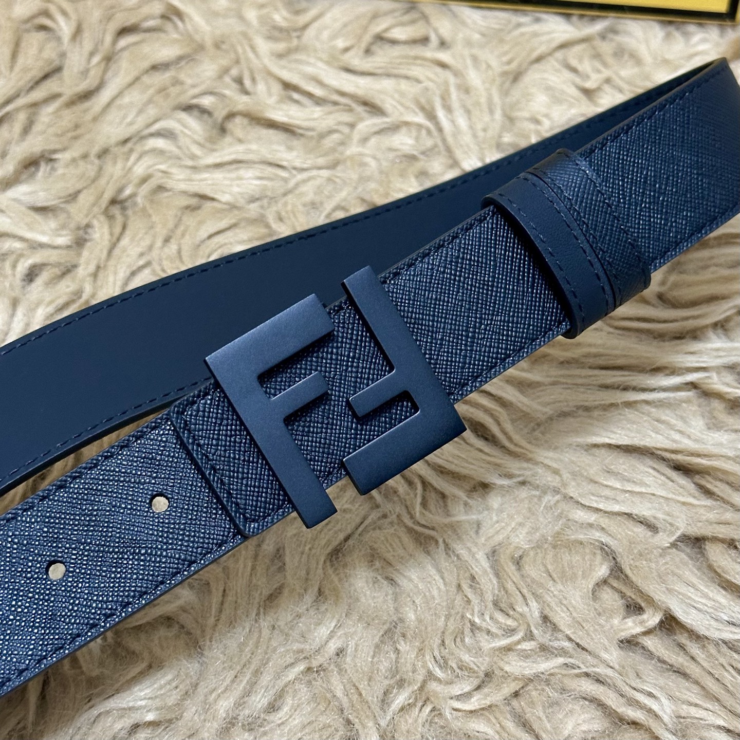 FENDl（芬迪）专柜同款 宽35㎜ 双面头层牛皮制作 搭配经典FF纯铜扣 经典时尚 潮流系列 一流的做