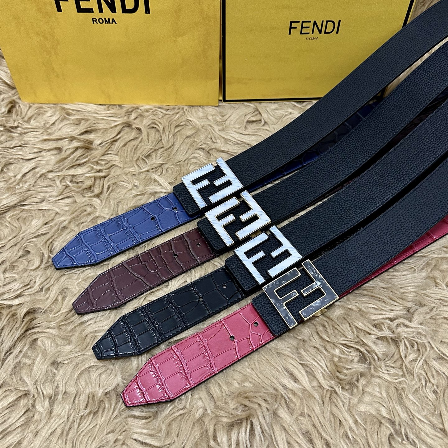 FENDl （芬迪）宽40MM双面原版小牛皮 搭配单钌钯电镀扣 完美的手感.油边 出众的设计.风格 高贵