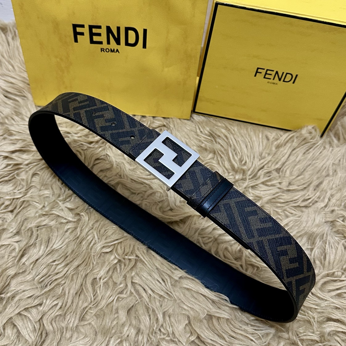 FENDI（芬迪）专柜同款 宽4.0CM 双环正反用腰带 FF按钉搭扣 黑色Cuoio Romano皮革