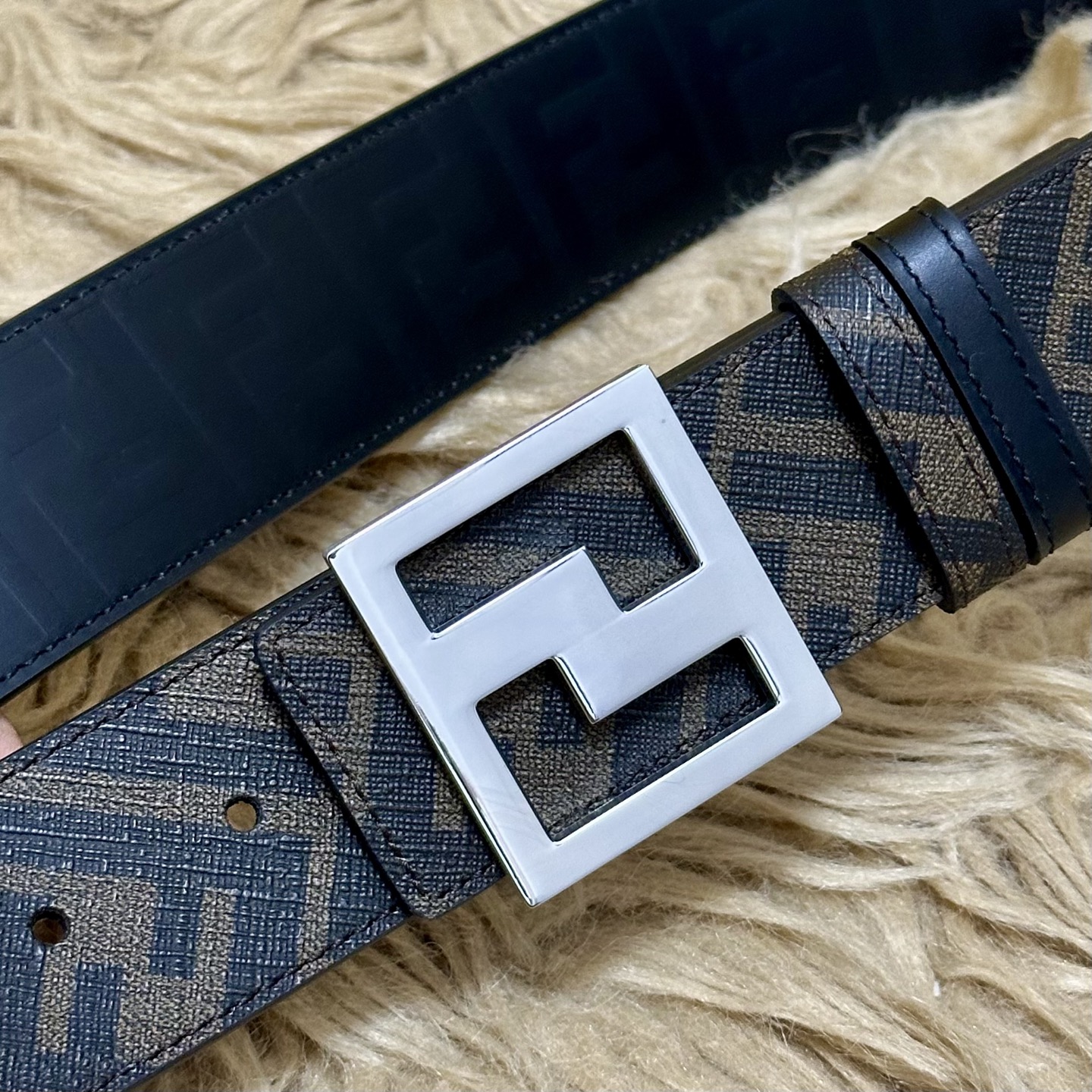 FENDI（芬迪）专柜同款 宽4.0CM 双环正反用腰带 FF按钉搭扣 黑色Cuoio Romano皮革