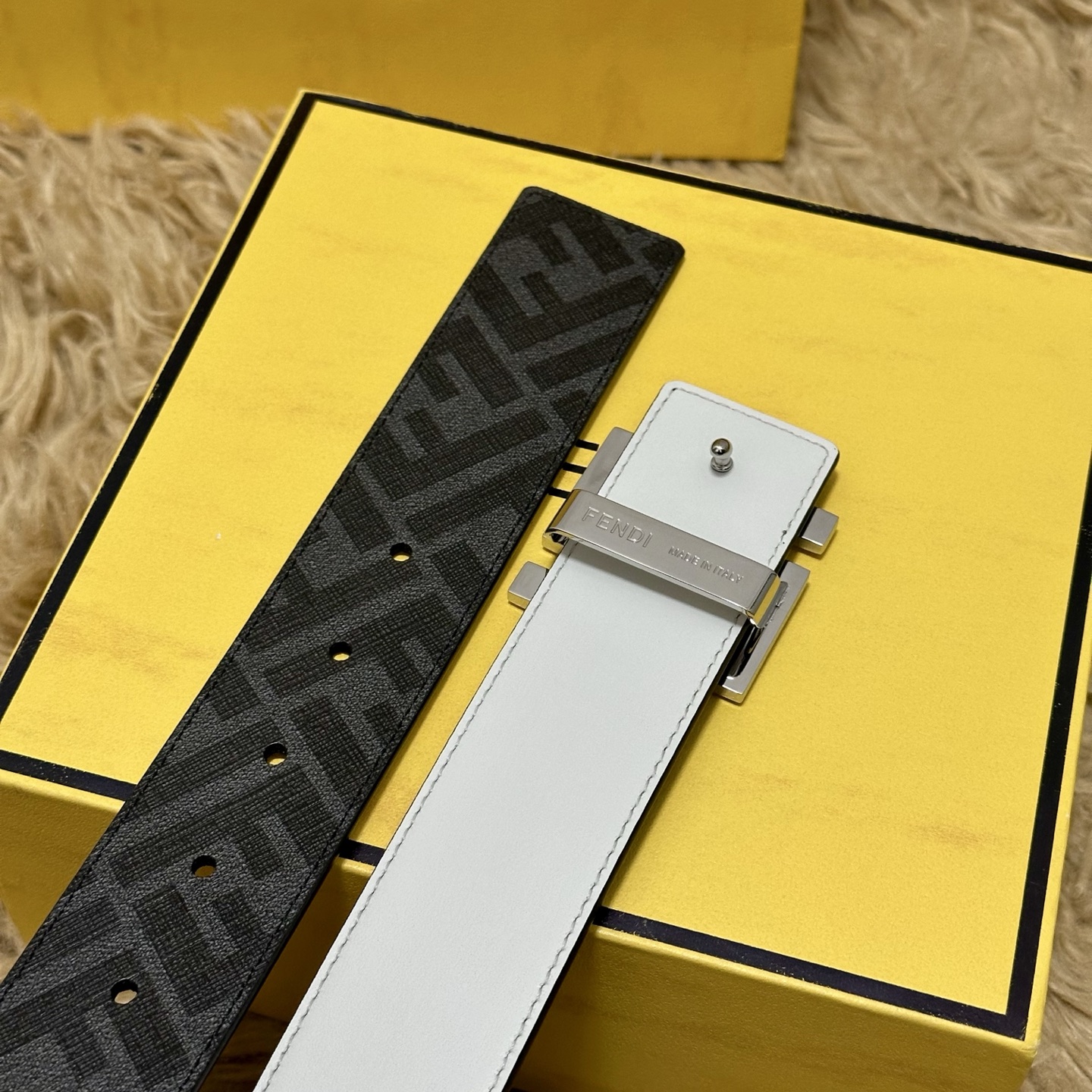 FENDI（芬迪）专柜同款 宽4.0CM 双环正反用腰带 FF按钉搭扣 白色Cuoio Romano皮革