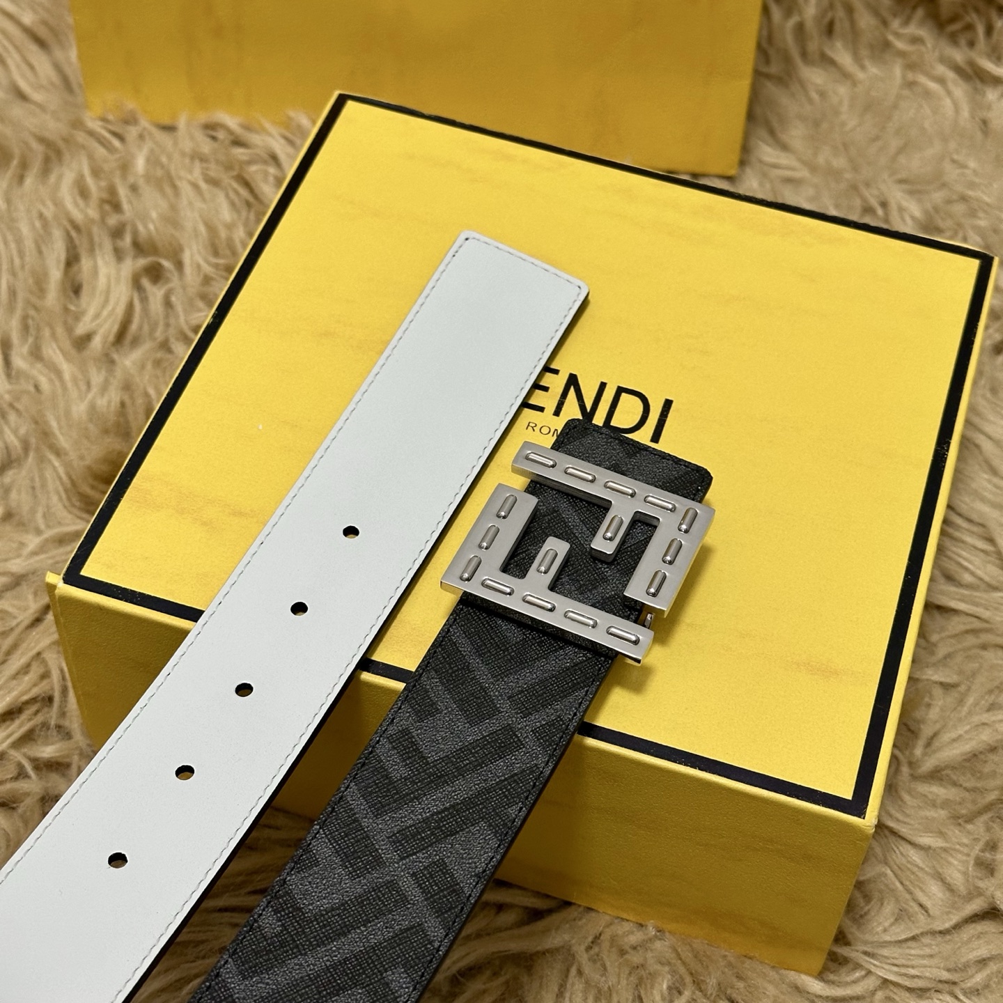 FENDI（芬迪）专柜同款 宽4.0CM 双环正反用腰带 FF按钉搭扣 白色Cuoio Romano皮革