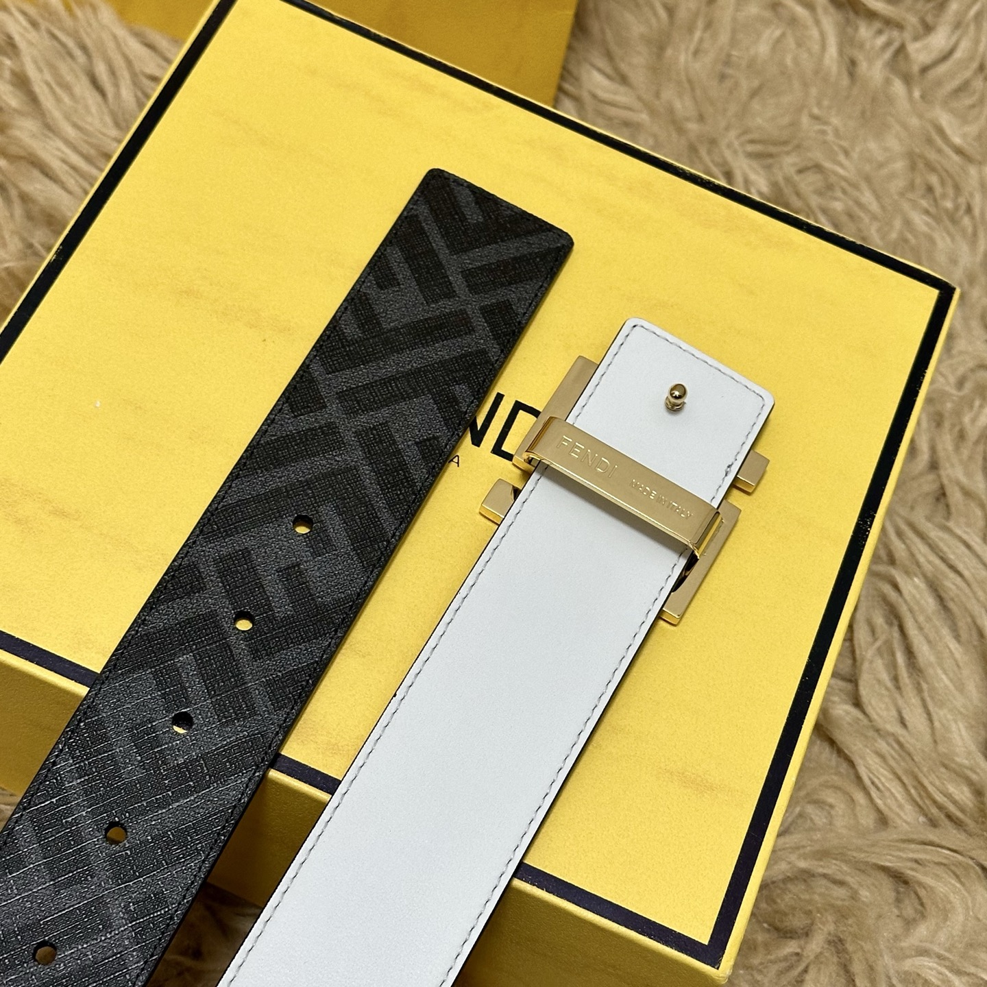 FENDI（芬迪）专柜同款 宽4.0CM 双环正反用腰带 FF按钉搭扣 白色Cuoio Romano皮革