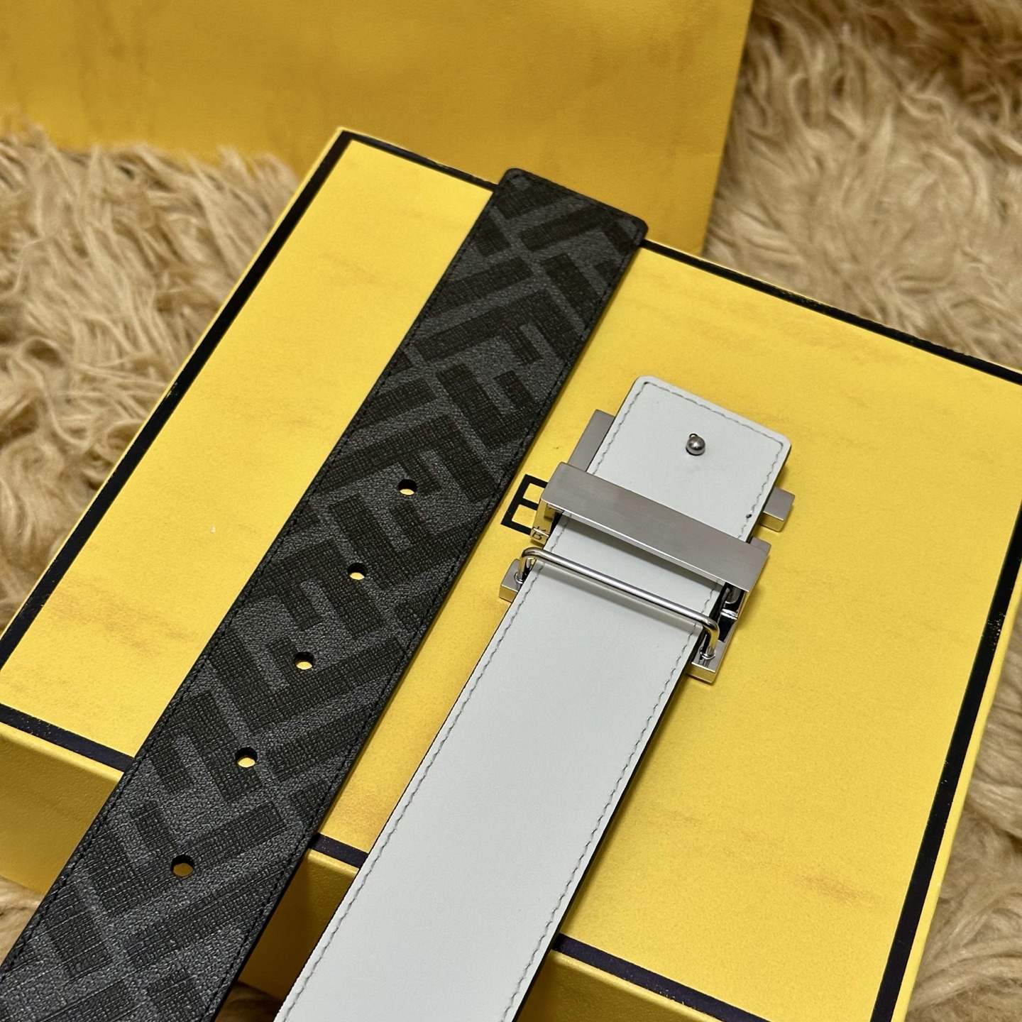 FENDI（芬迪）专柜同款 宽4.0CM 双环正反用腰带 FF按钉搭扣 白色Cuoio Romano皮革