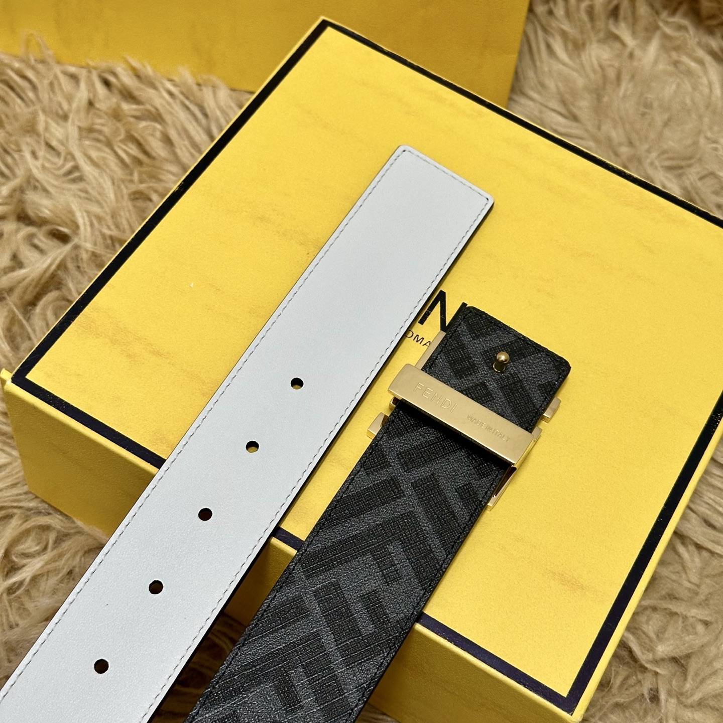 FENDI（芬迪）专柜同款 宽4.0CM 双环正反用腰带 FF按钉搭扣 白色Cuoio Romano皮革