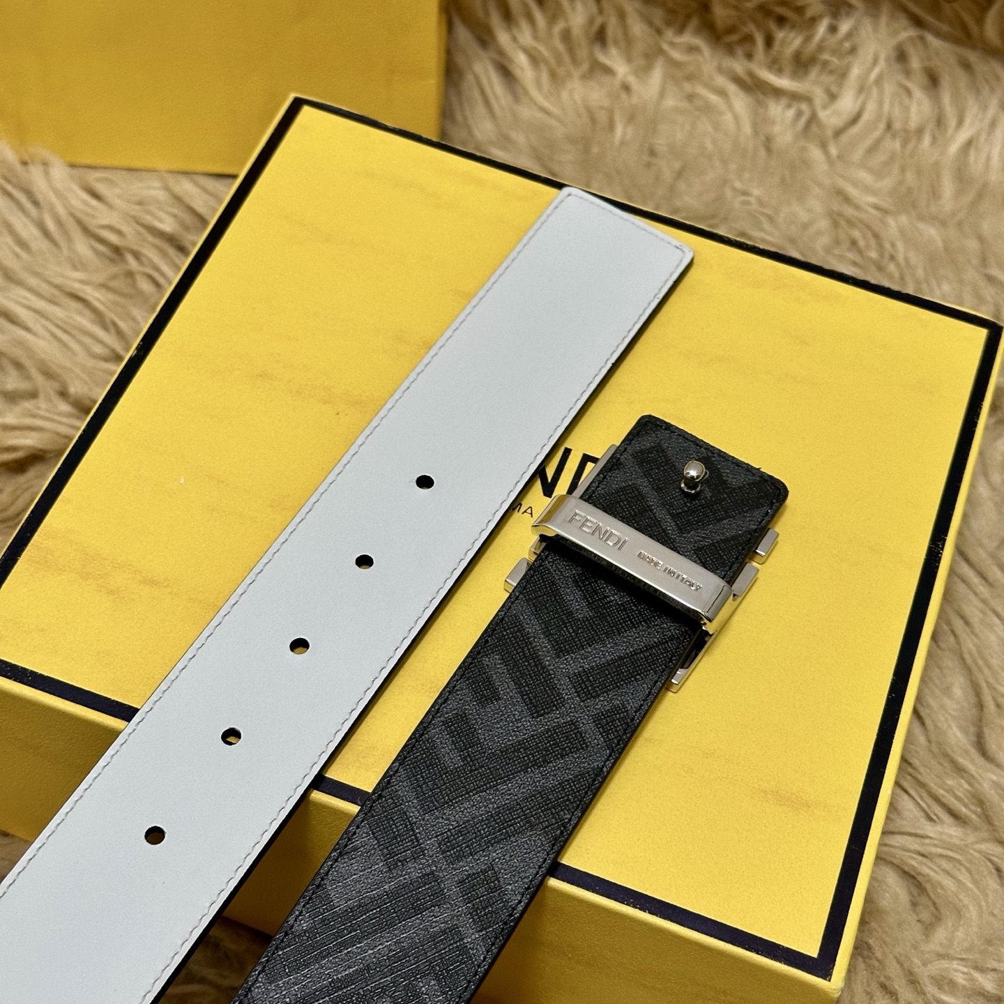 FENDI（芬迪）专柜同款 宽4.0CM 双环正反用腰带 FF按钉搭扣 白色Cuoio Romano皮革