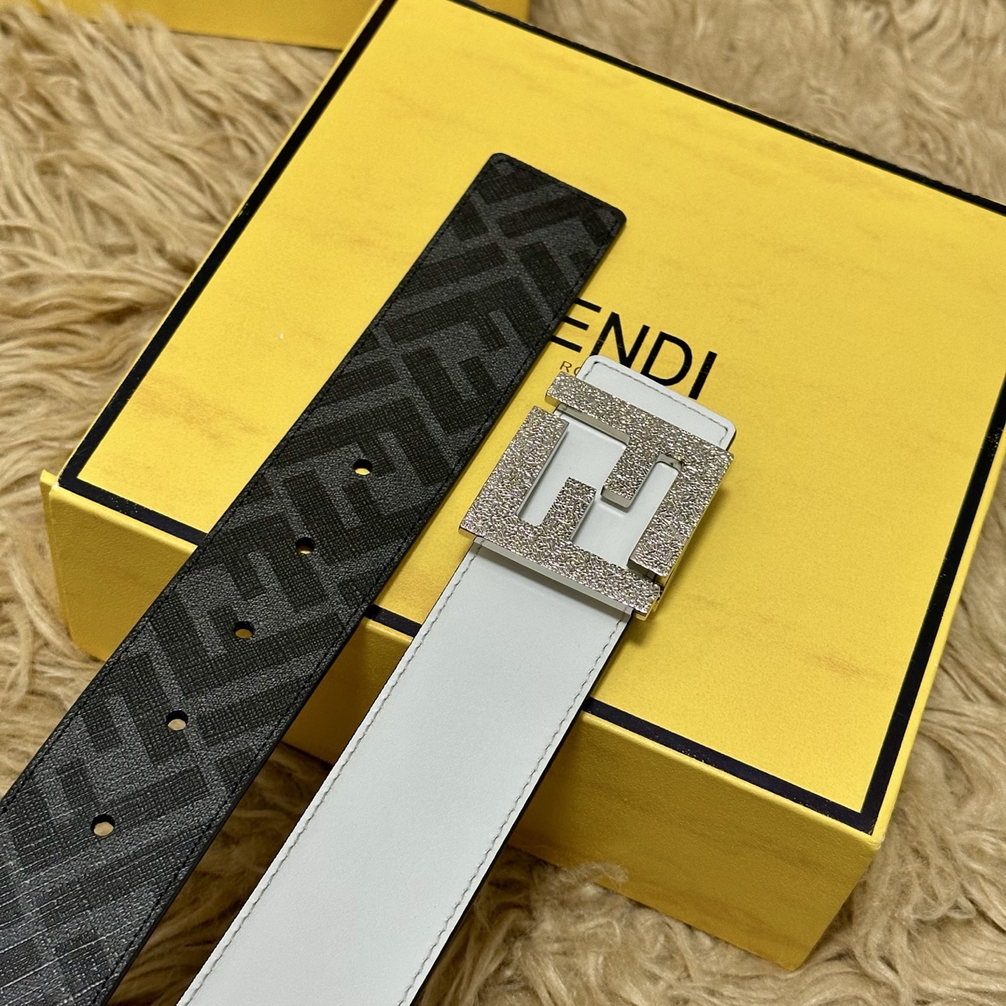 FENDI（芬迪）专柜同款 宽4.0CM 双环正反用腰带 FF按钉搭扣 白色Cuoio Romano皮革